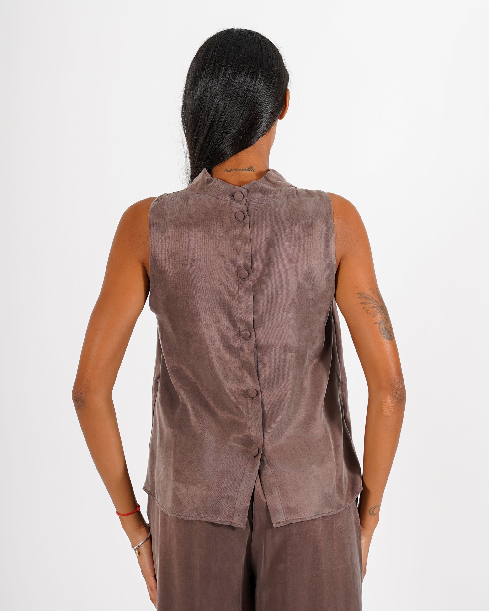Blusa smanicata collo a gronda con bottoni sul retro - Oradea
