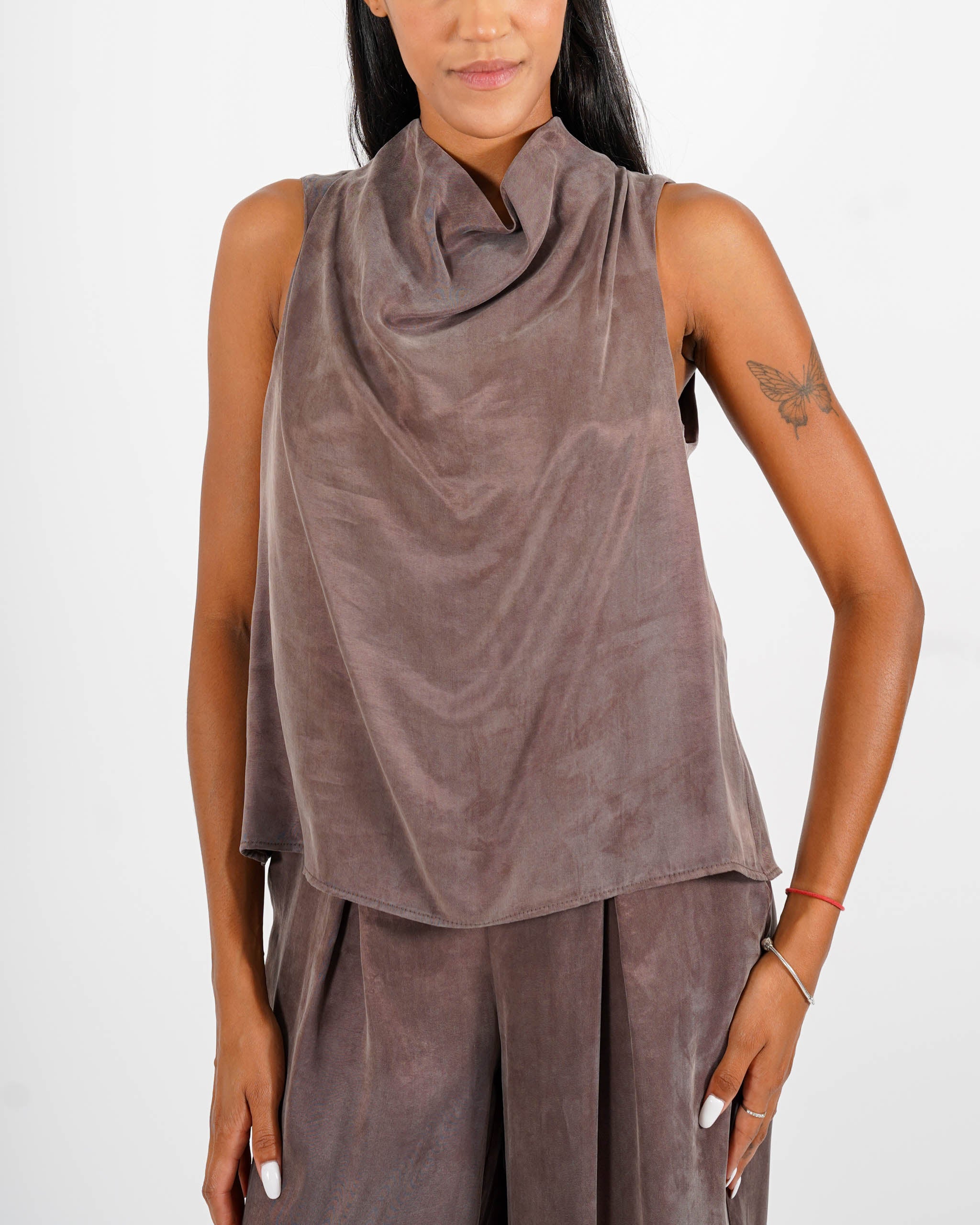 Blusa smanicata collo a gronda con bottoni sul retro - Oradea