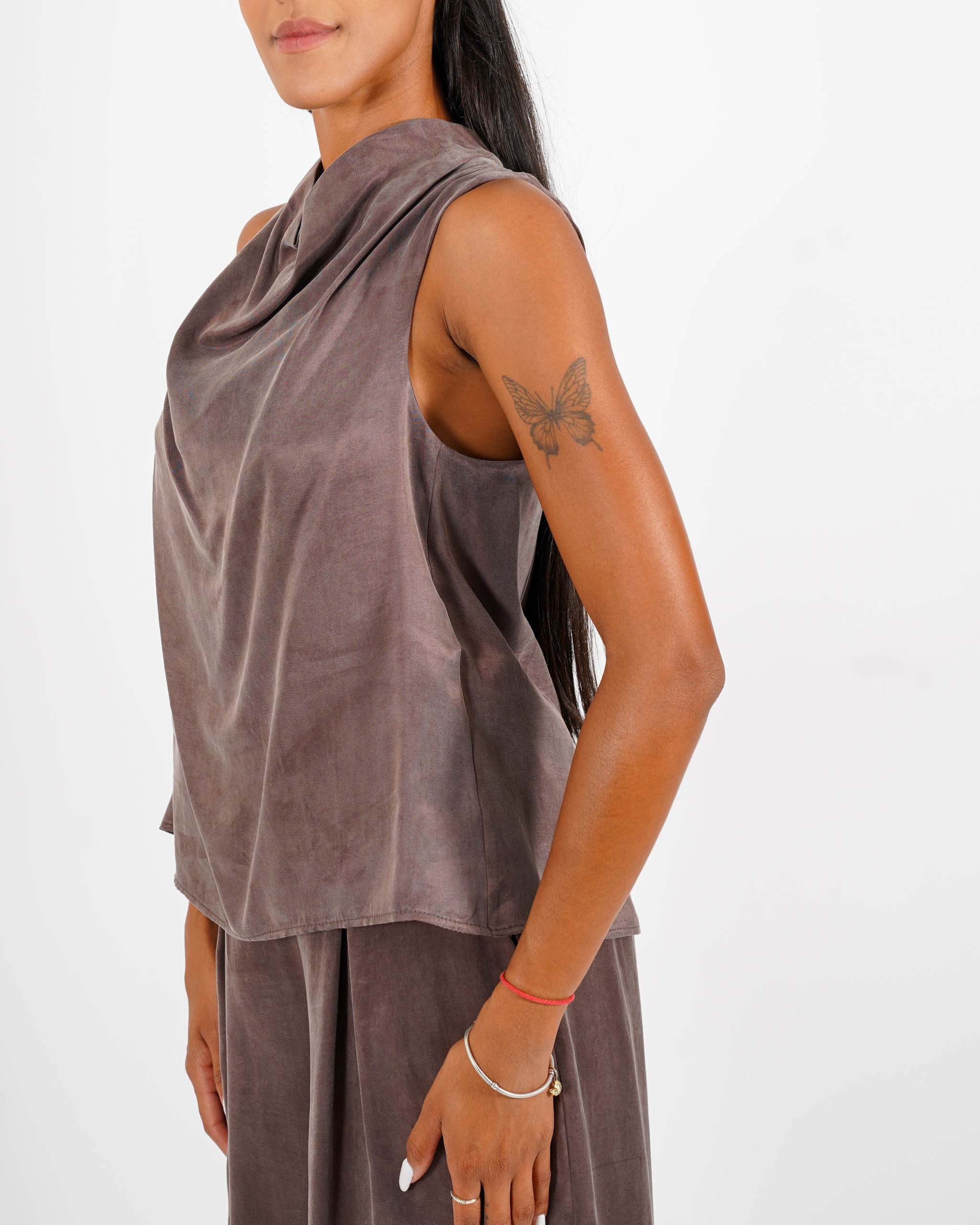Blusa smanicata collo a gronda con bottoni sul retro - Oradea