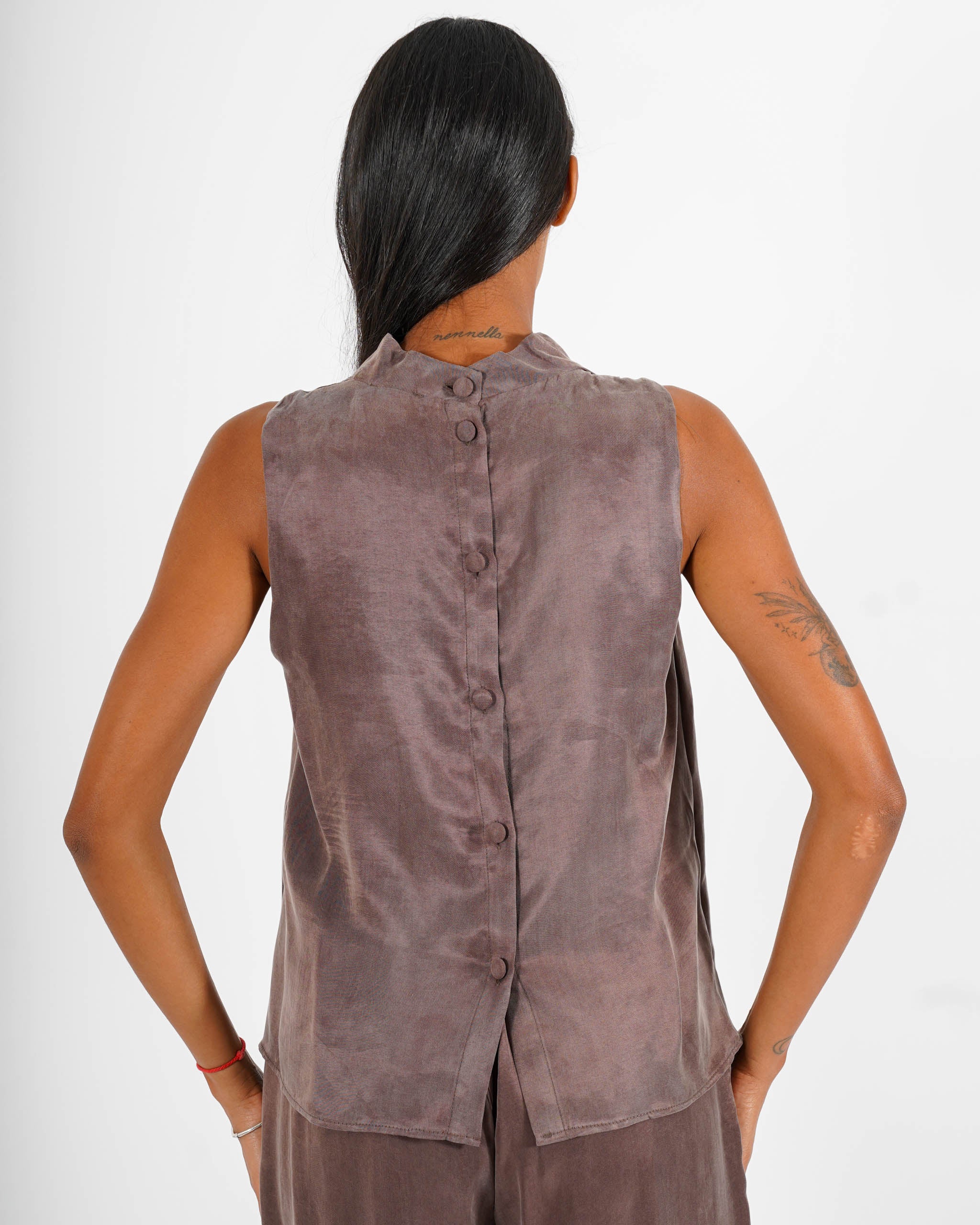 Blusa smanicata collo a gronda con bottoni sul retro - Oradea