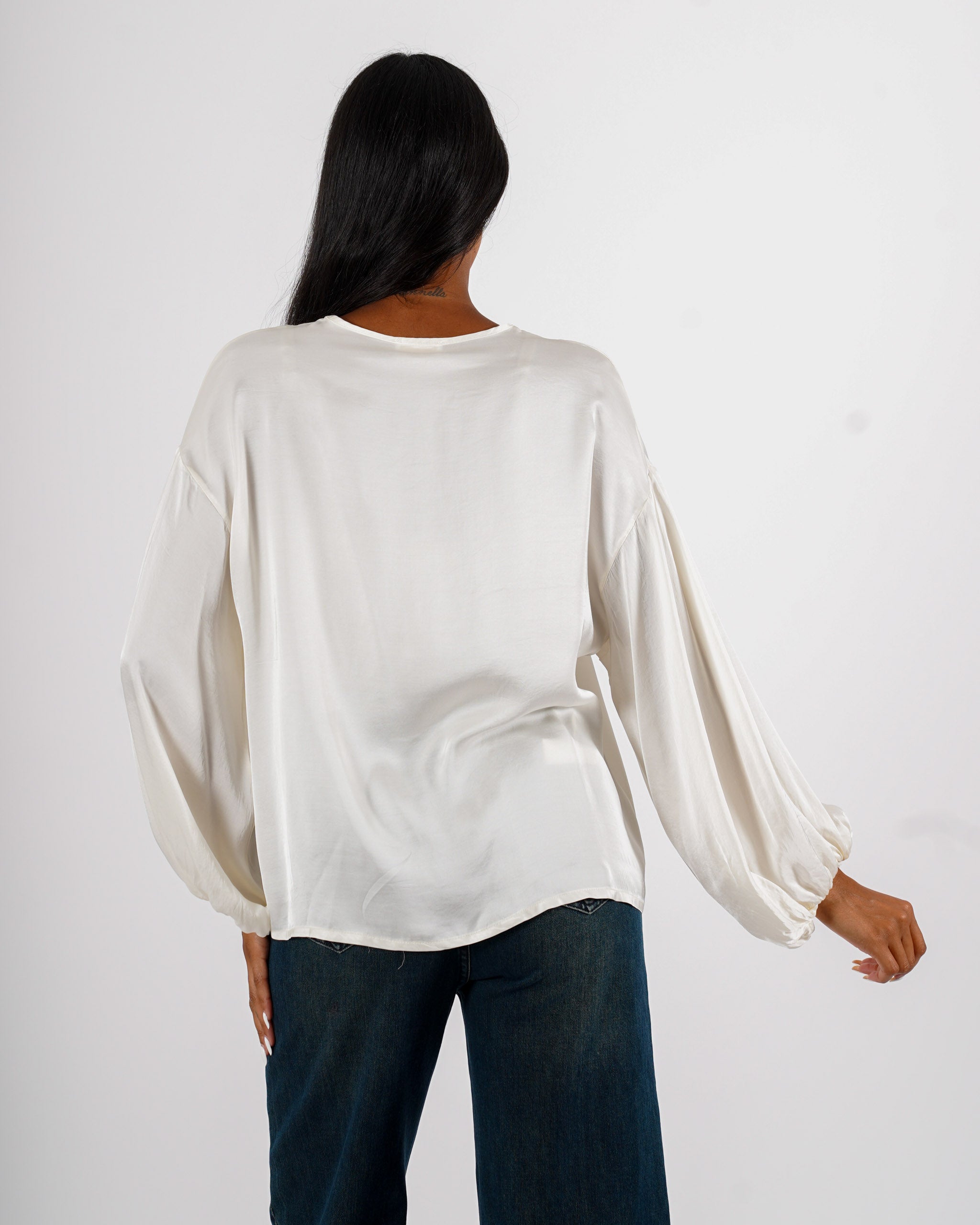 Blusa scollo a v in mano raso - Mirabel