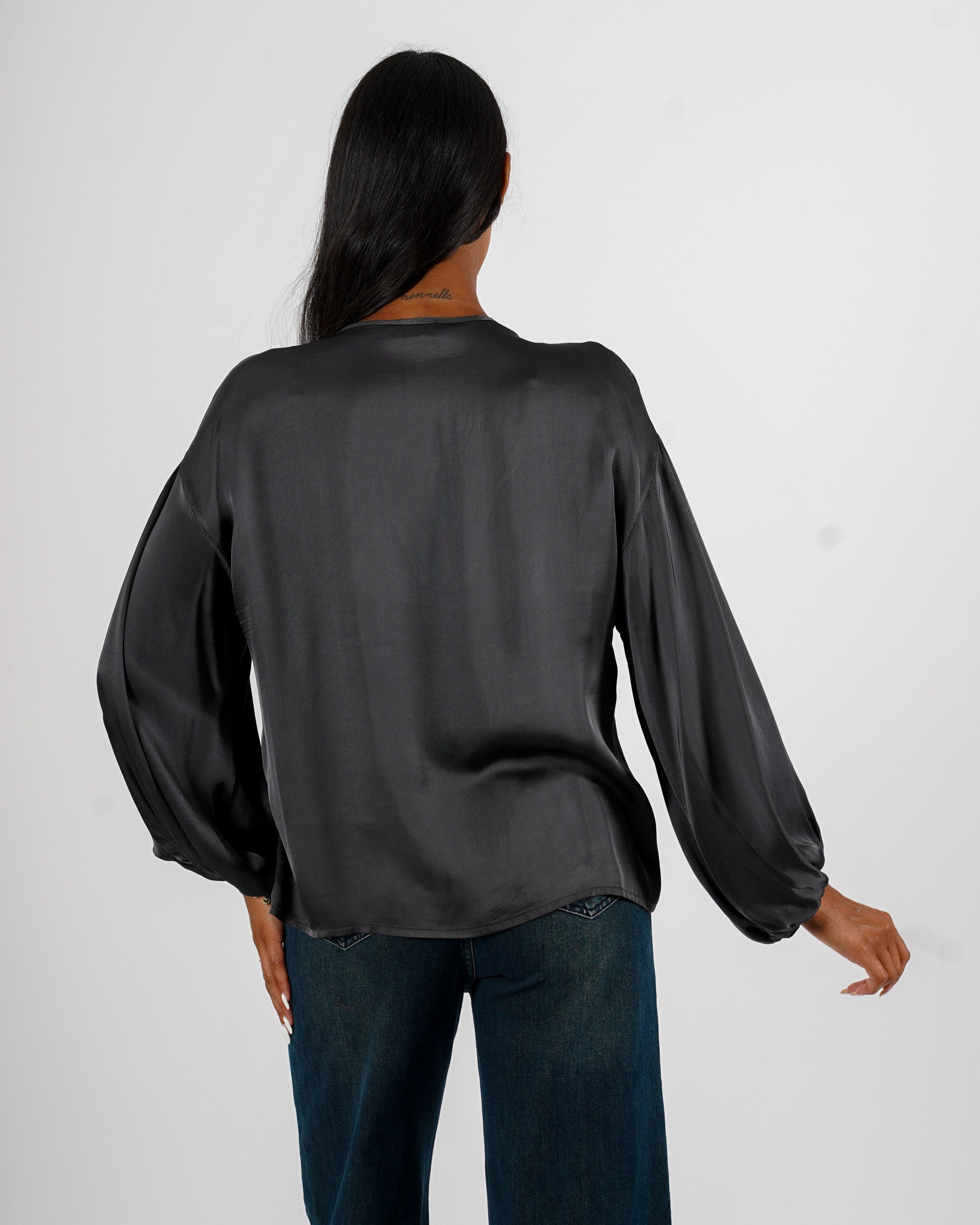 Blusa scollo a v in mano raso - Mirabel