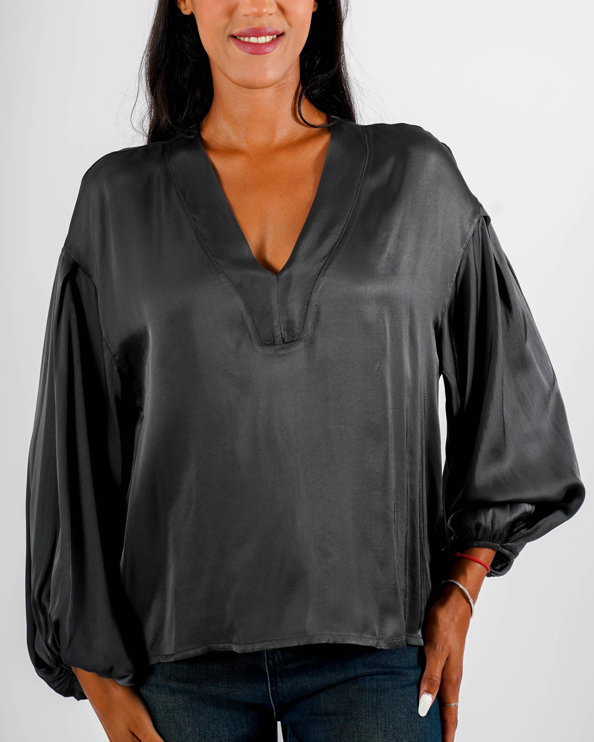 Blusa scollo a v in mano raso - Mirabel