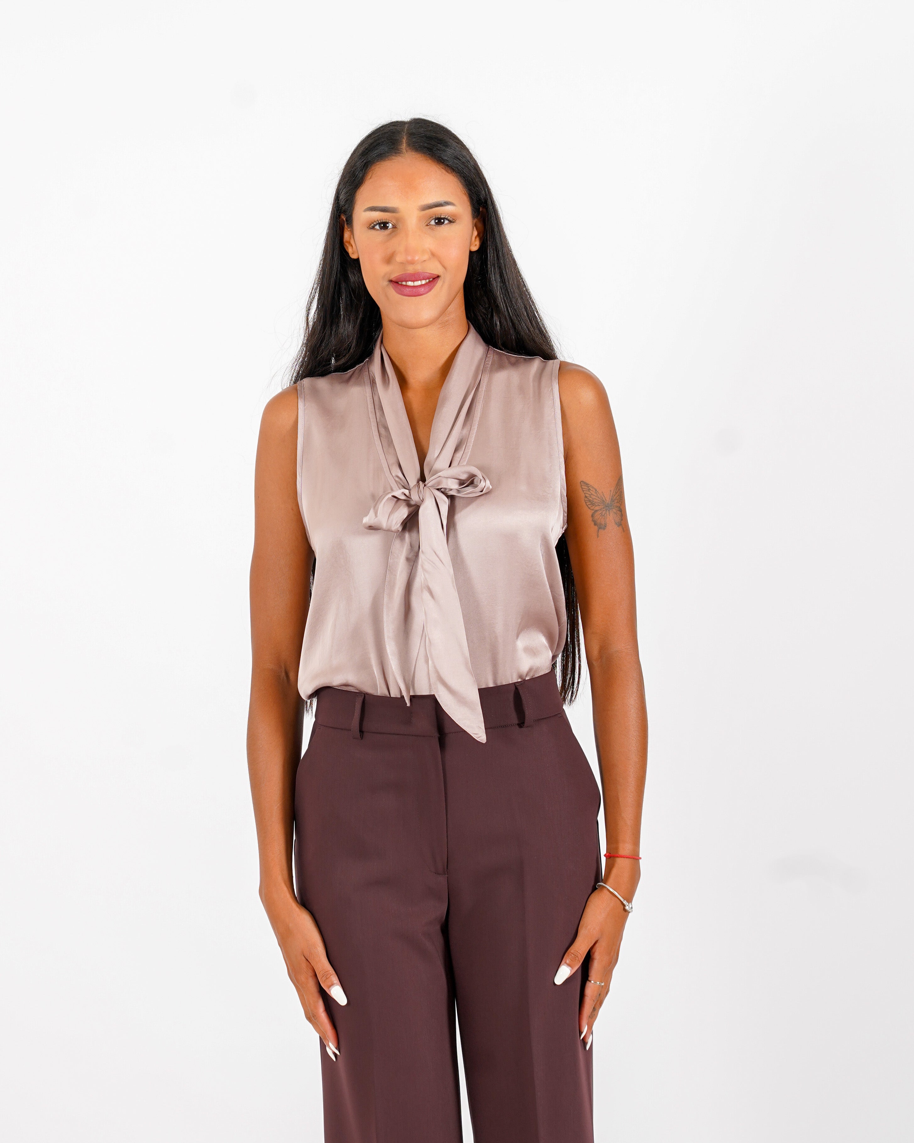 Blusa smanicata con fiocco in mano raso - Adella
