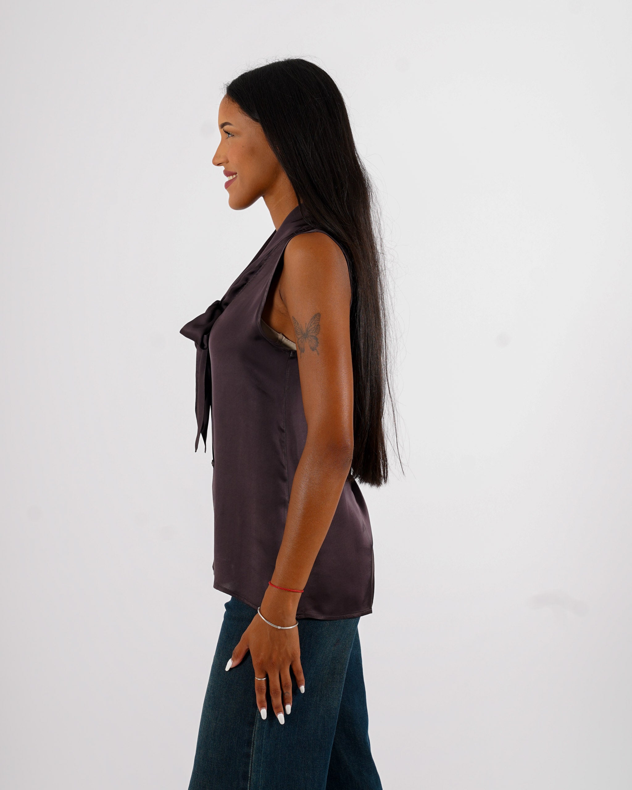 Blusa smanicata con fiocco in mano raso - Adella