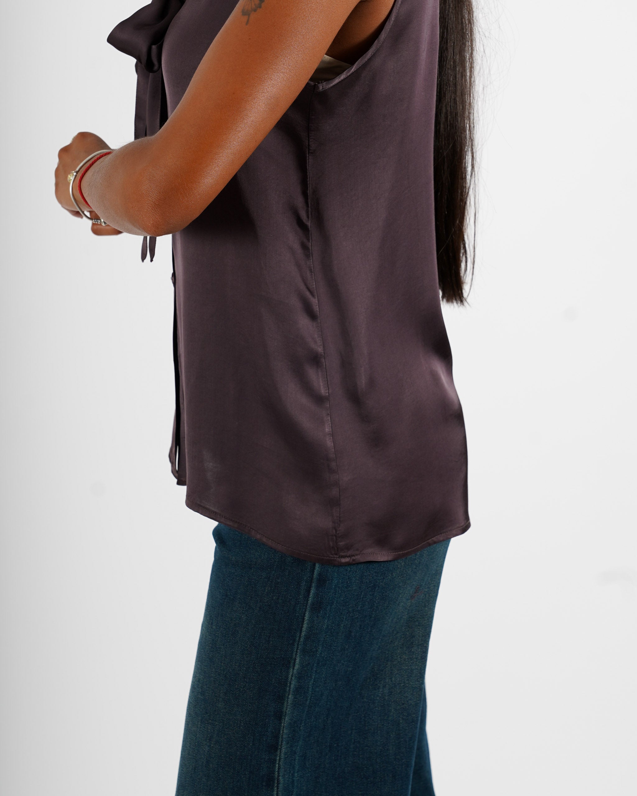 Blusa smanicata con fiocco in mano raso - Adella