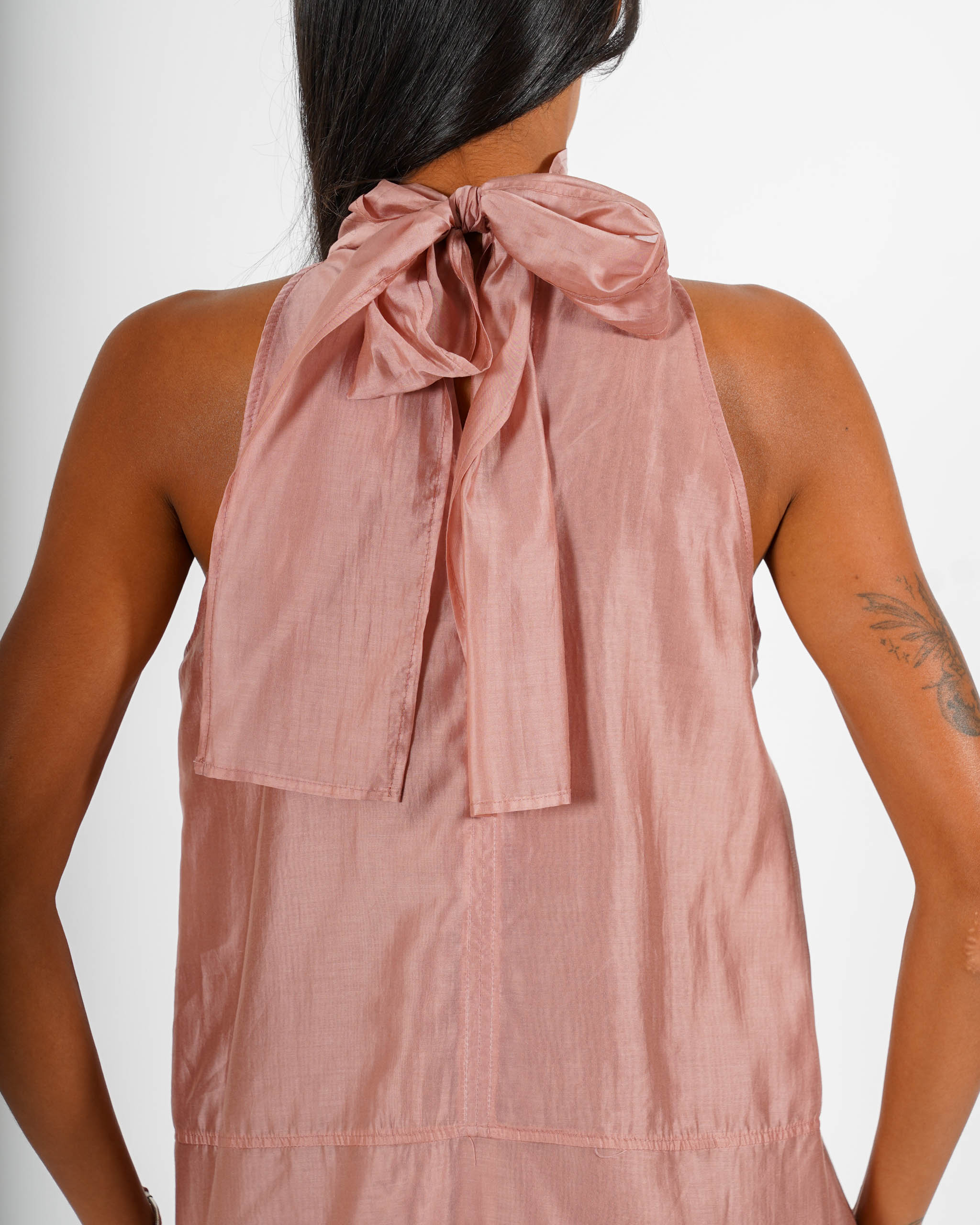Blusa smanicata con fiocco sul retro - Daina