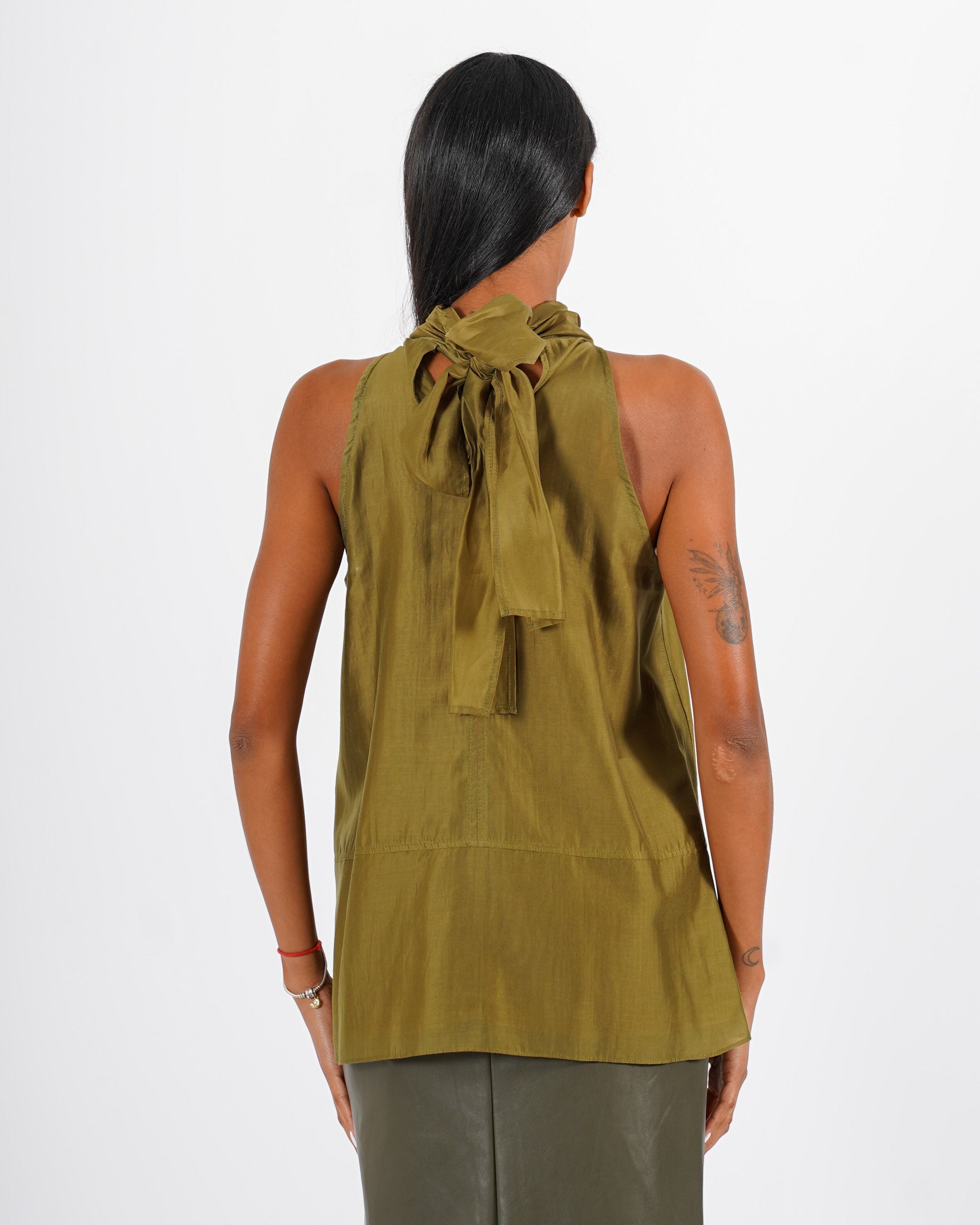 Blusa smanicata con fiocco sul retro - Daina