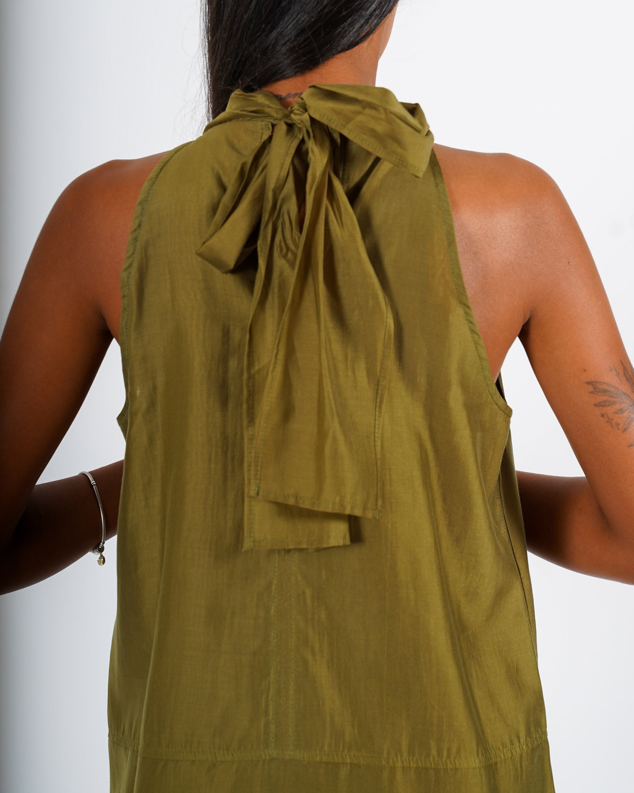 Blusa smanicata con fiocco sul retro - Daina