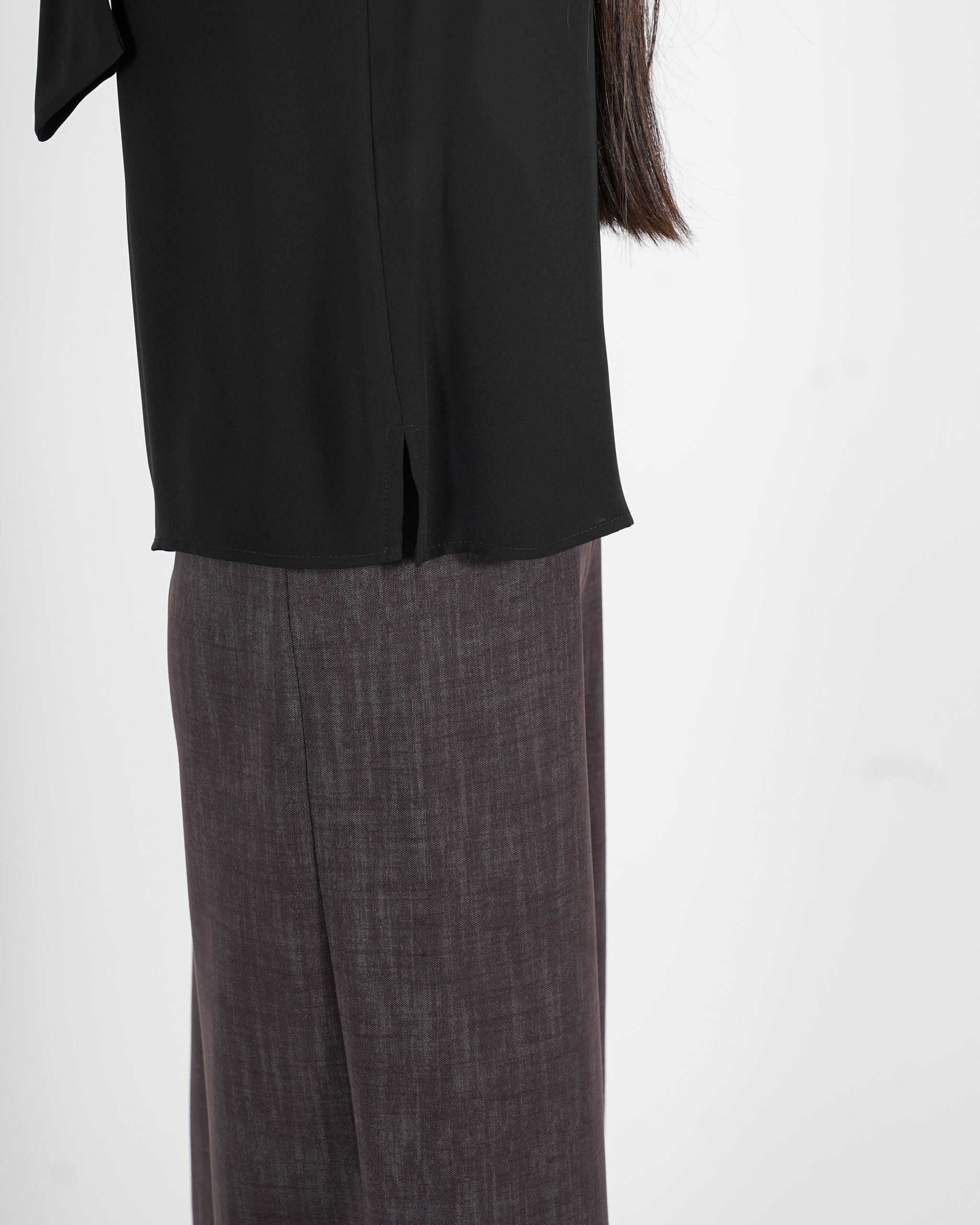 Blusa smanicata con fiocco in mano crepe - Rosetta