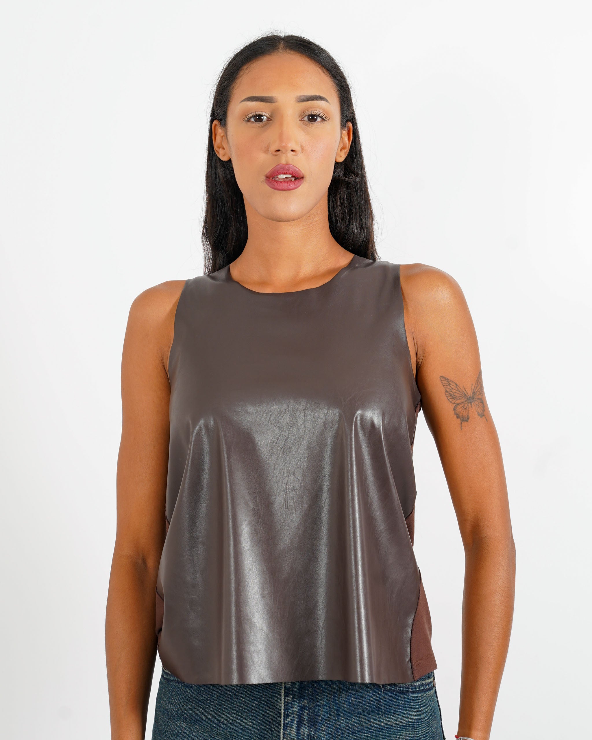 Blusa girocollo smanicata in eco pelle - Genesia - Hope Fashion