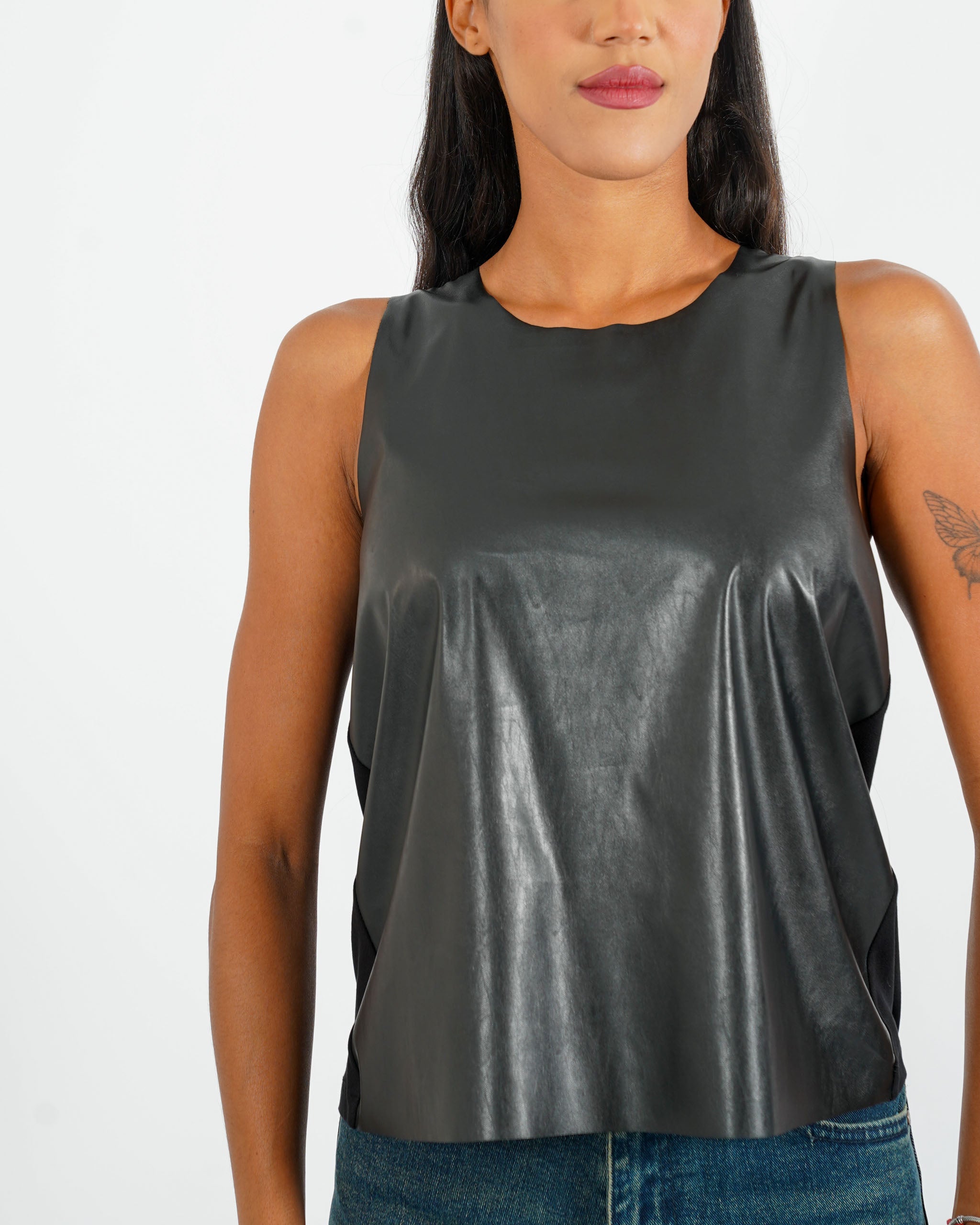 Blusa girocollo smanicata in eco pelle - Genesia - Hope Fashion