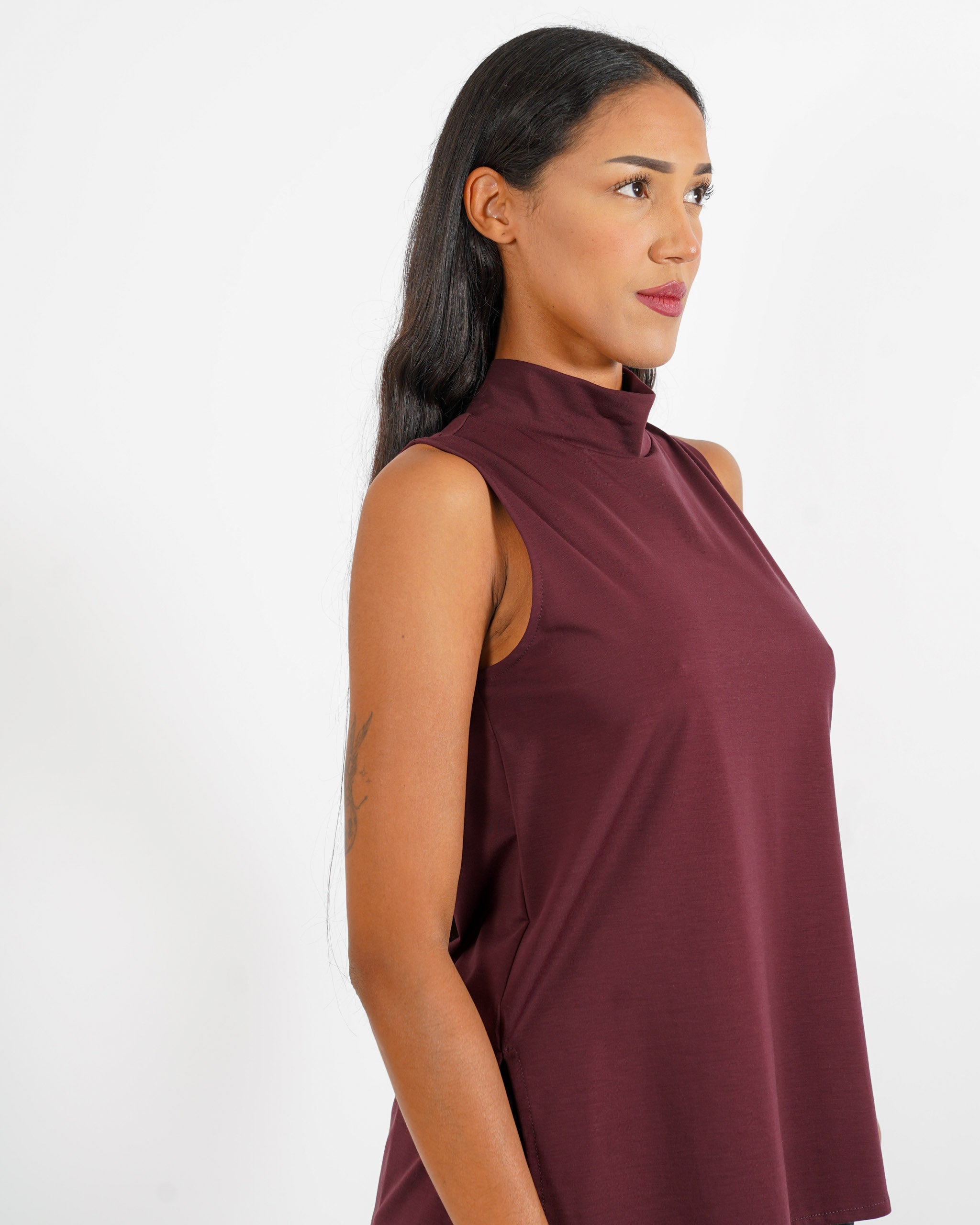 Blusa smanicata collo alto - Avventurosa