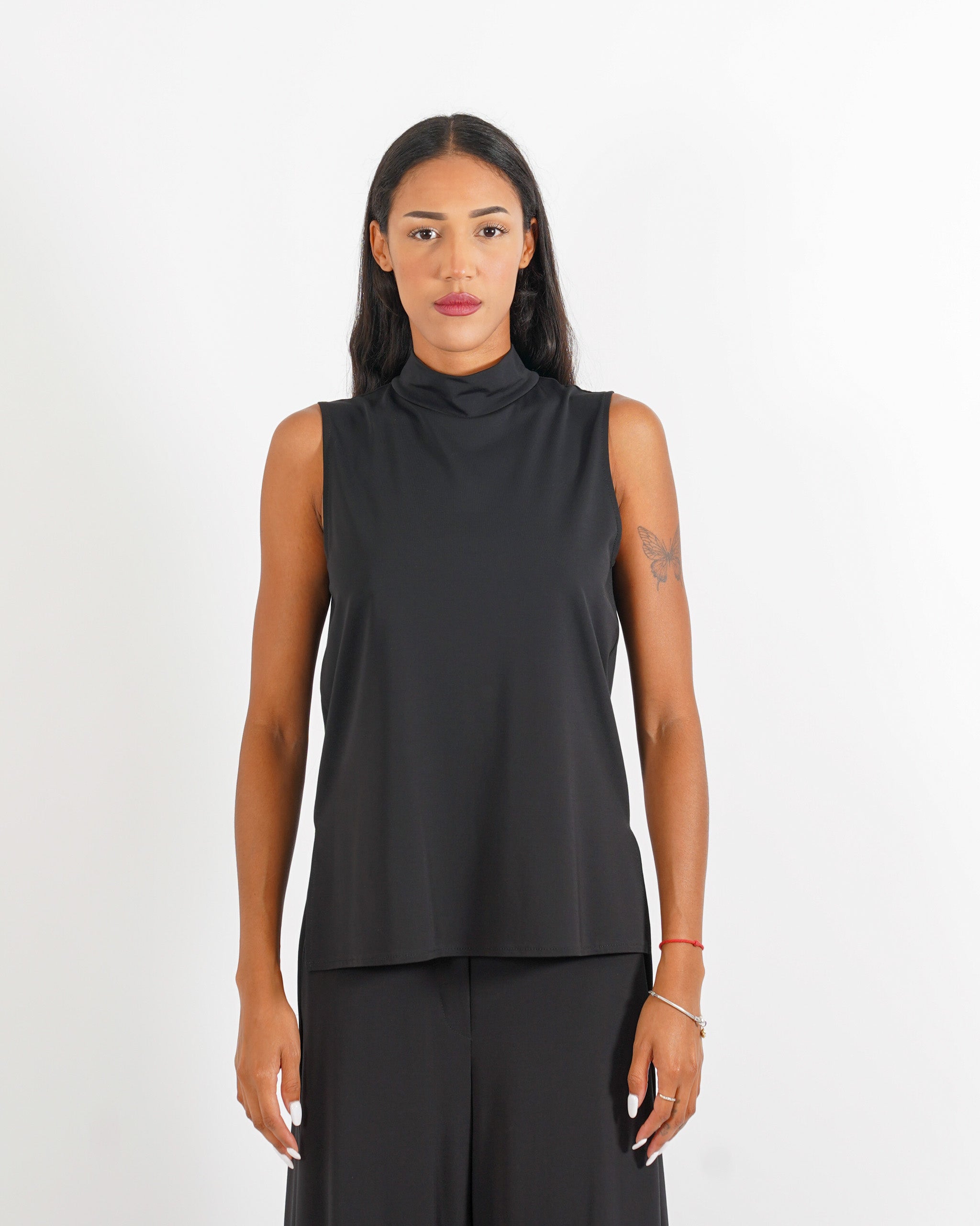 Blusa smanicata collo alto - Avventurosa