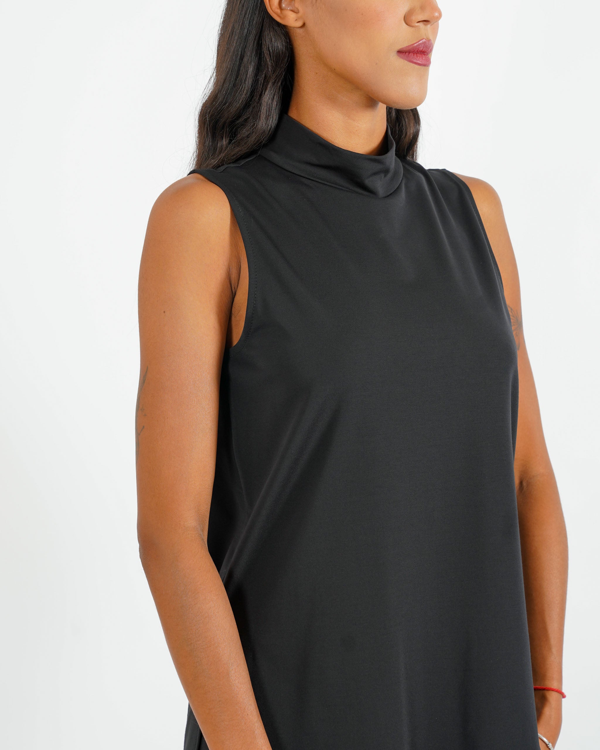 Blusa smanicata collo alto - Avventurosa