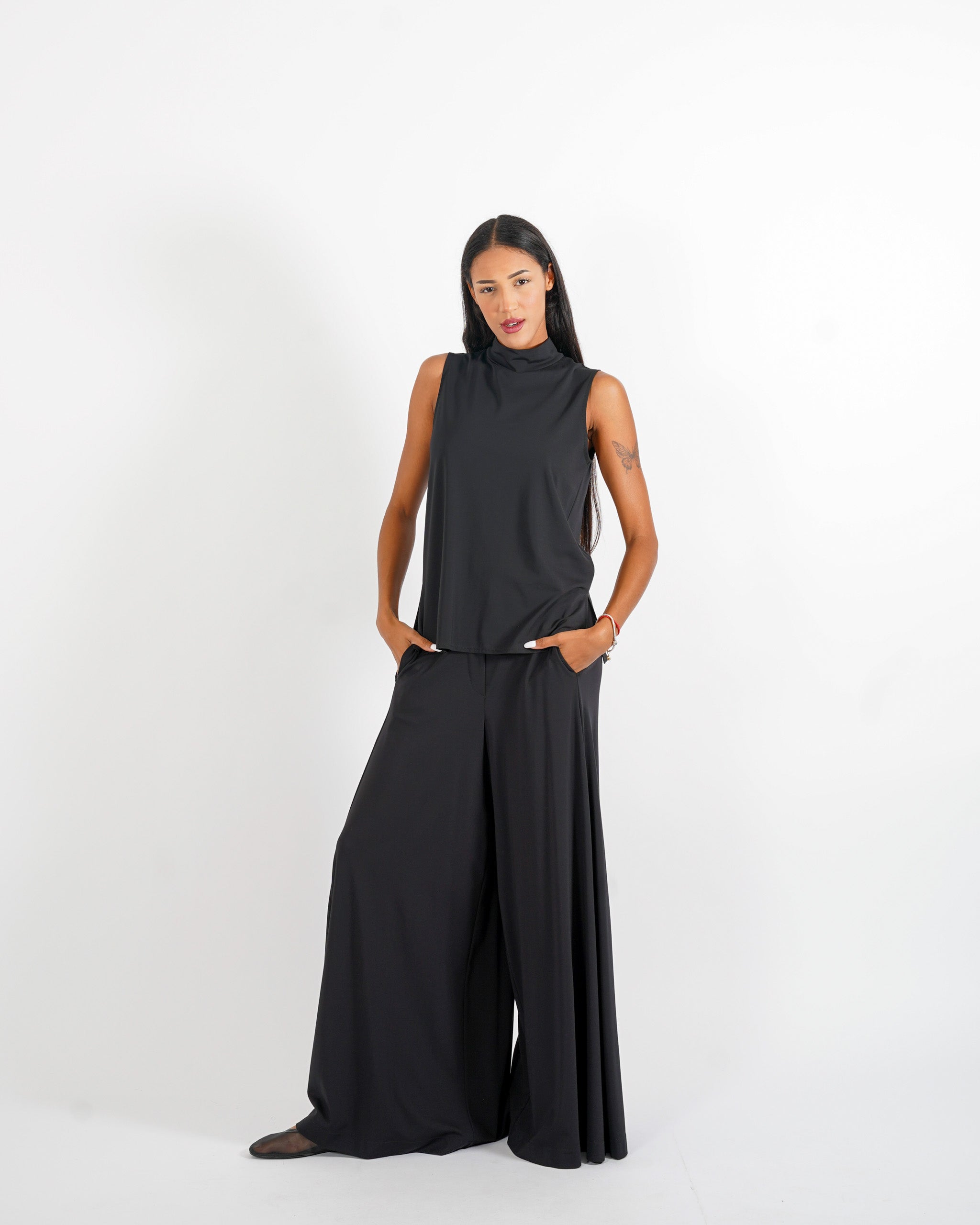Blusa smanicata collo alto - Avventurosa
