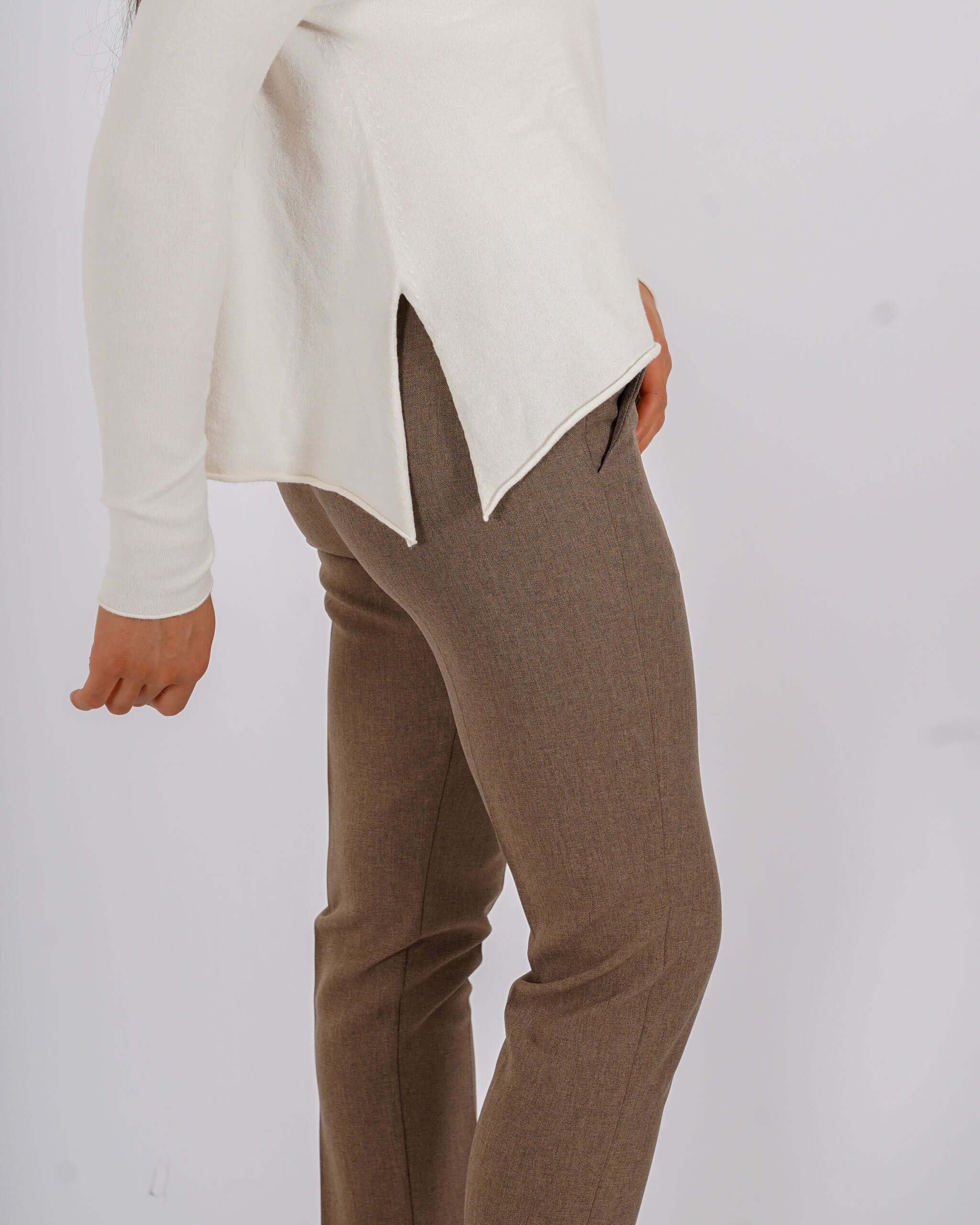Maglia girocollo minimal con spacchi laterali - Austria
