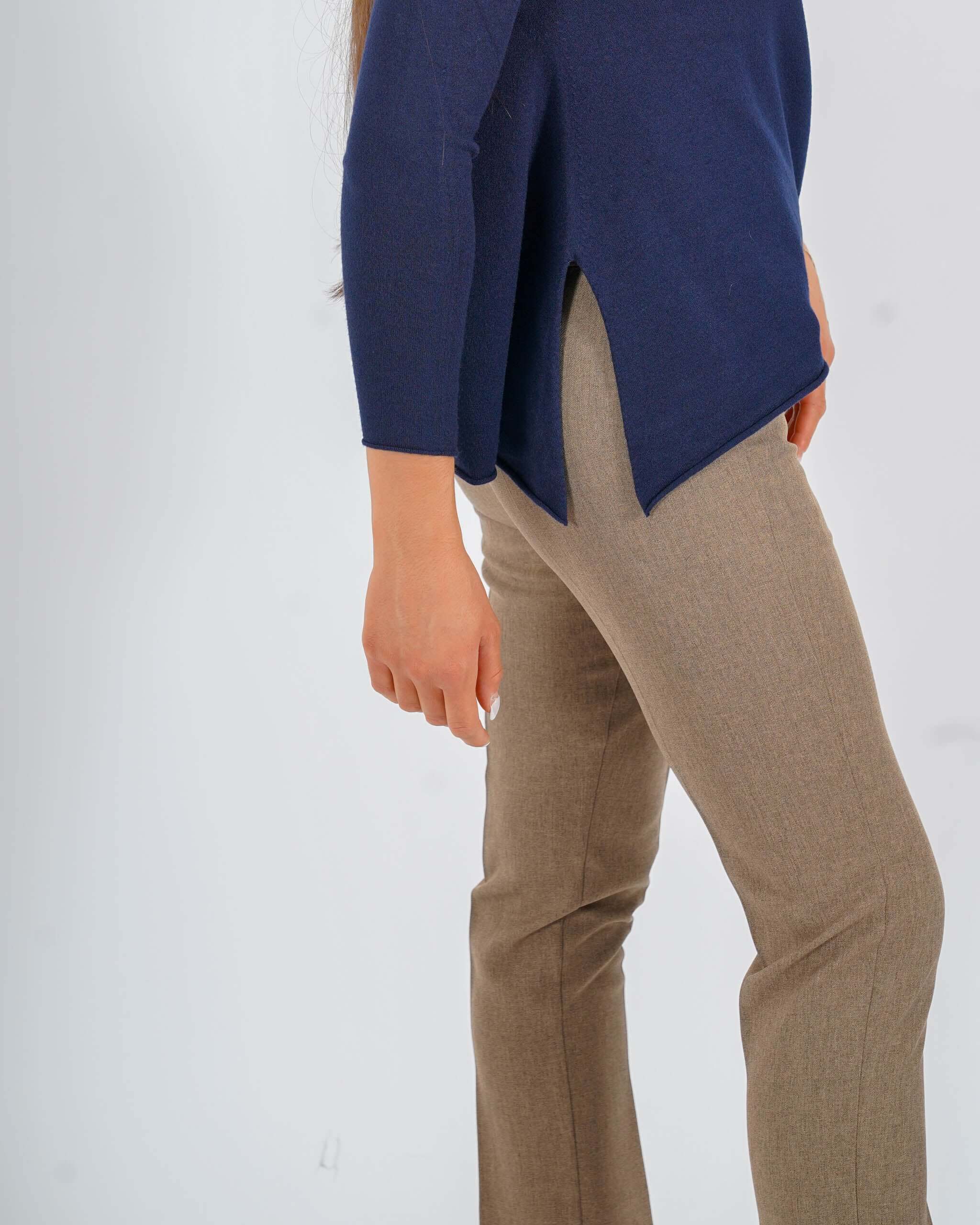 Maglia girocollo minimal con spacchi laterali - Austria