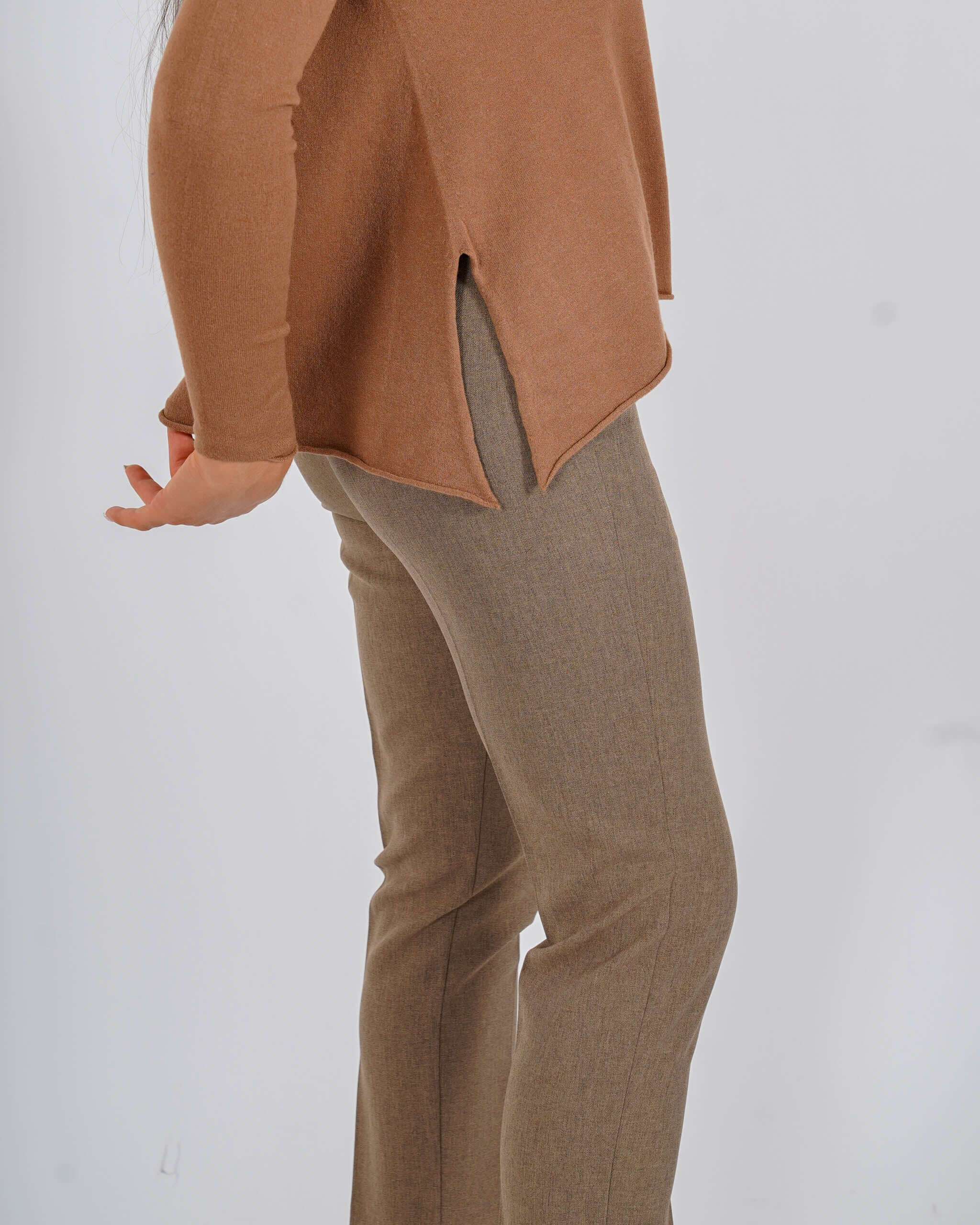 Maglia girocollo minimal con spacchi laterali - Austria