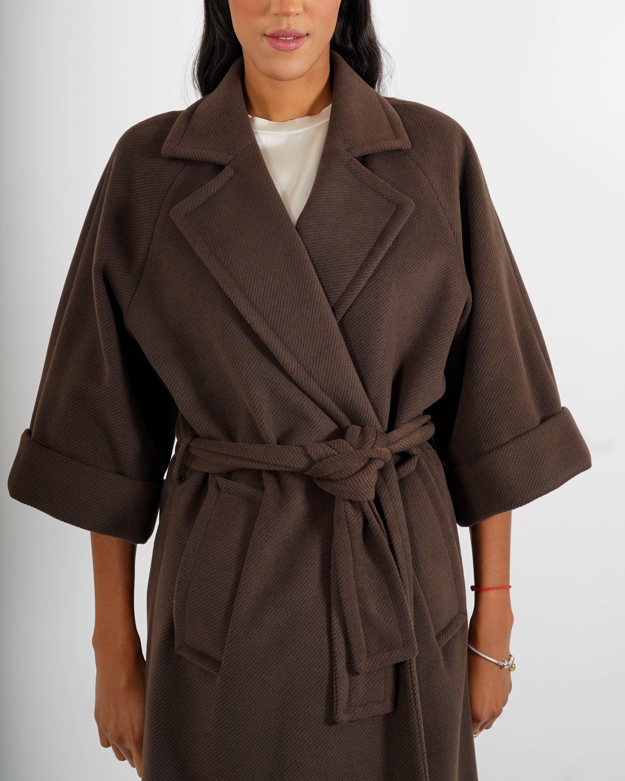Cappotto con cintura e maniche con risvolto - Olivia