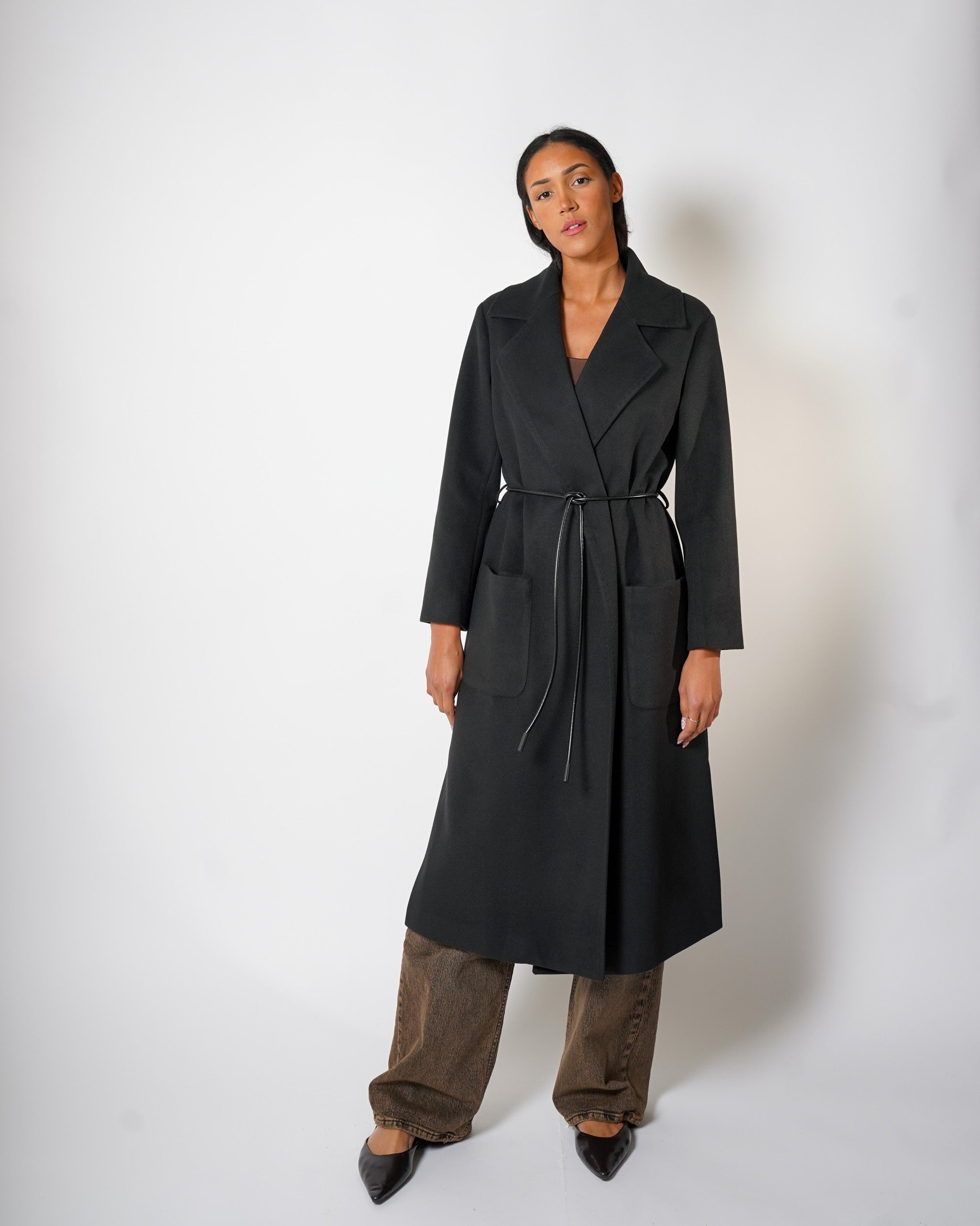 Cappotto lungo con cintura a filo in ecopelle e tasche davanti - Tricot