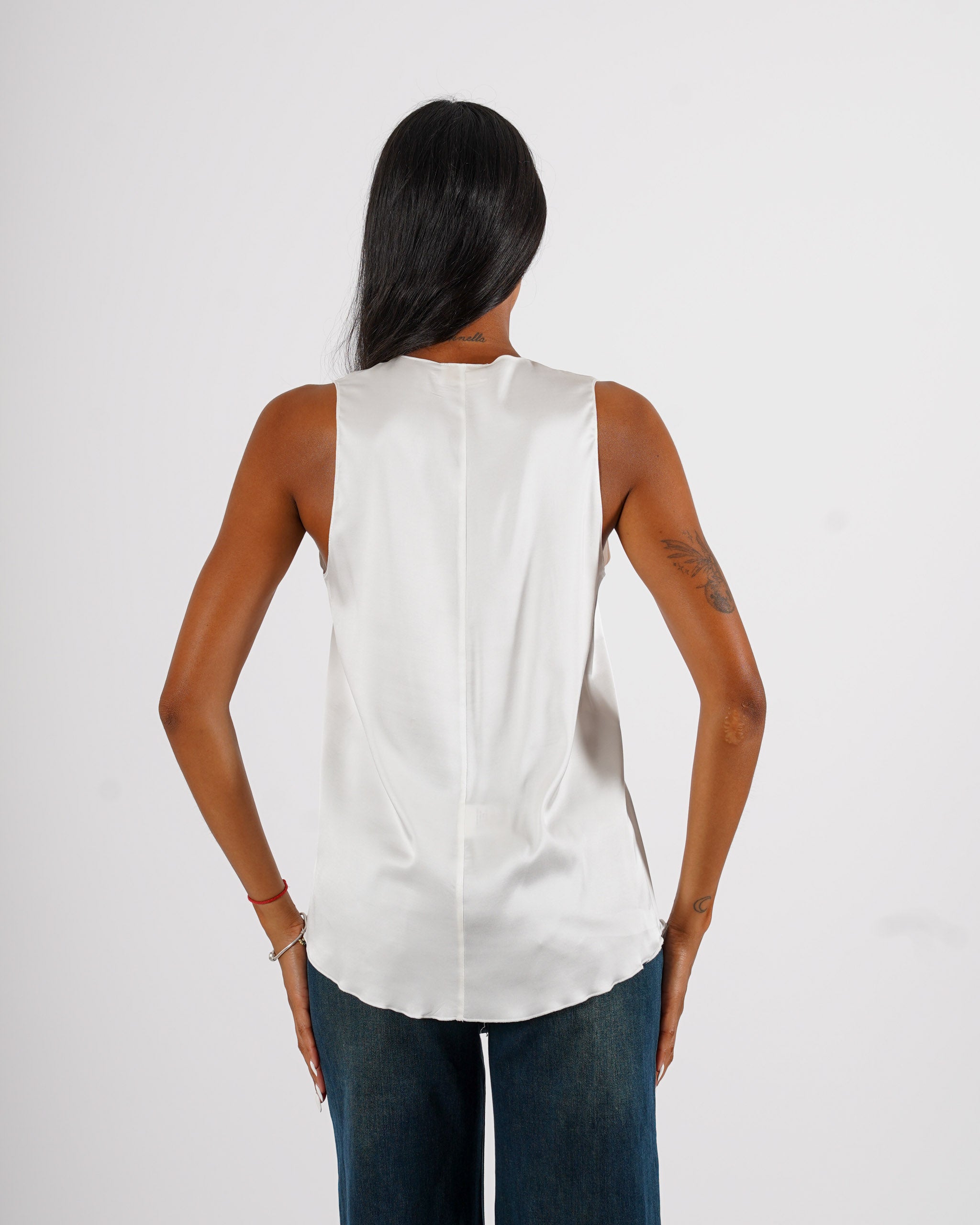 Blusa smanicata scollo a v in raso - Pausini