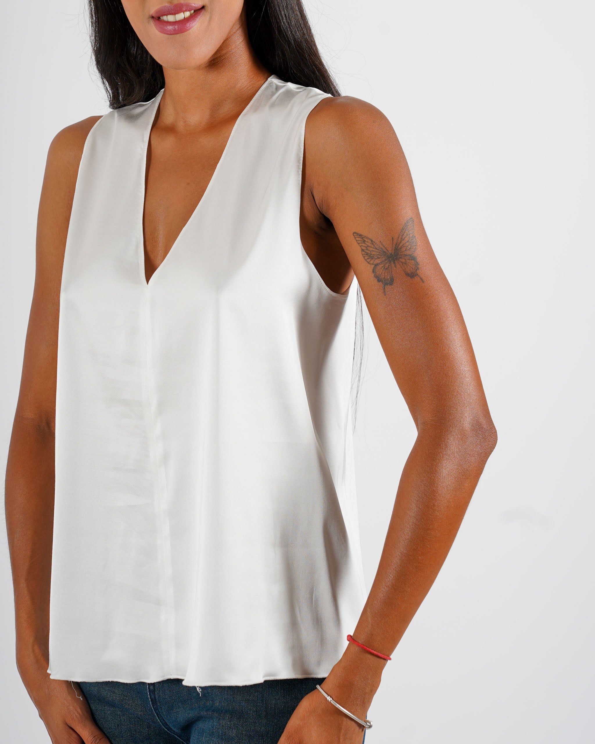 Blusa smanicata scollo a v in raso - Pausini