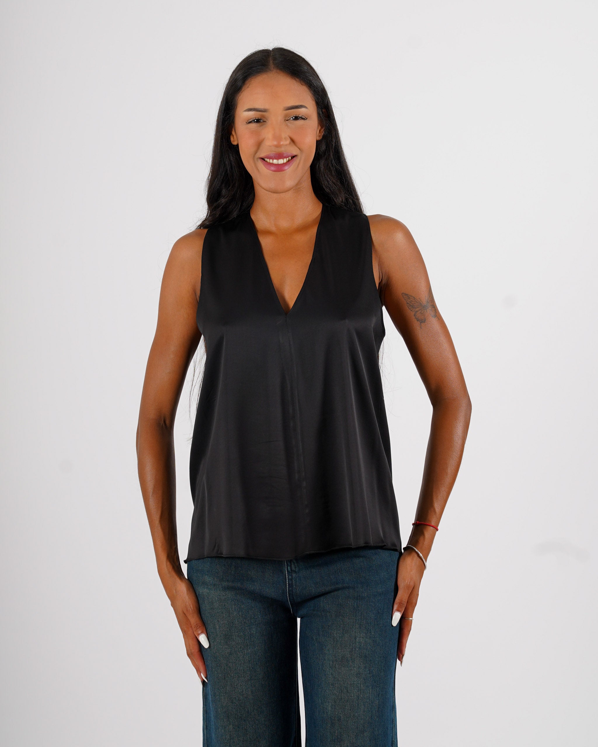 Blusa smanicata scollo a v in raso - Pausini