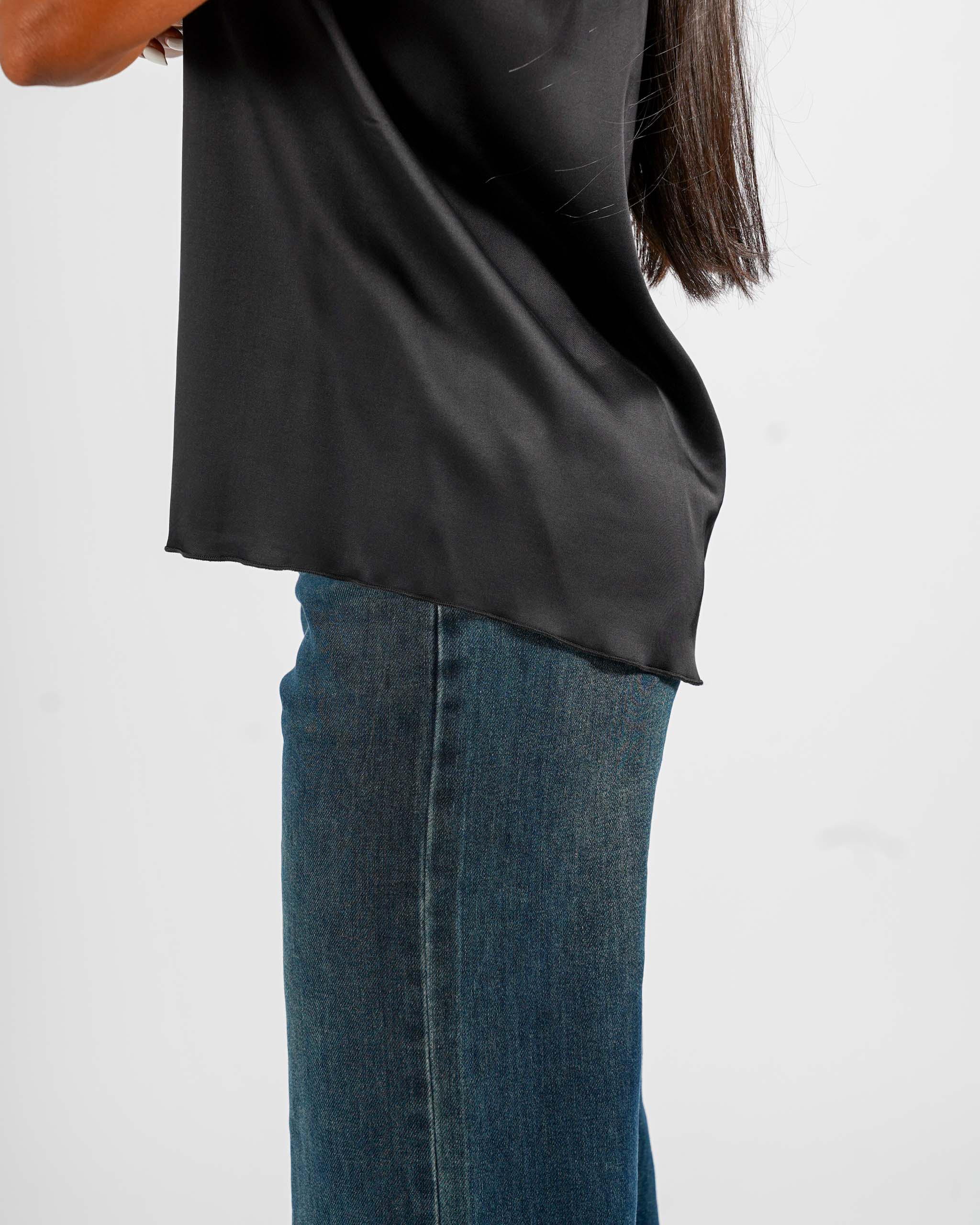 Blusa smanicata scollo a v in raso - Pausini