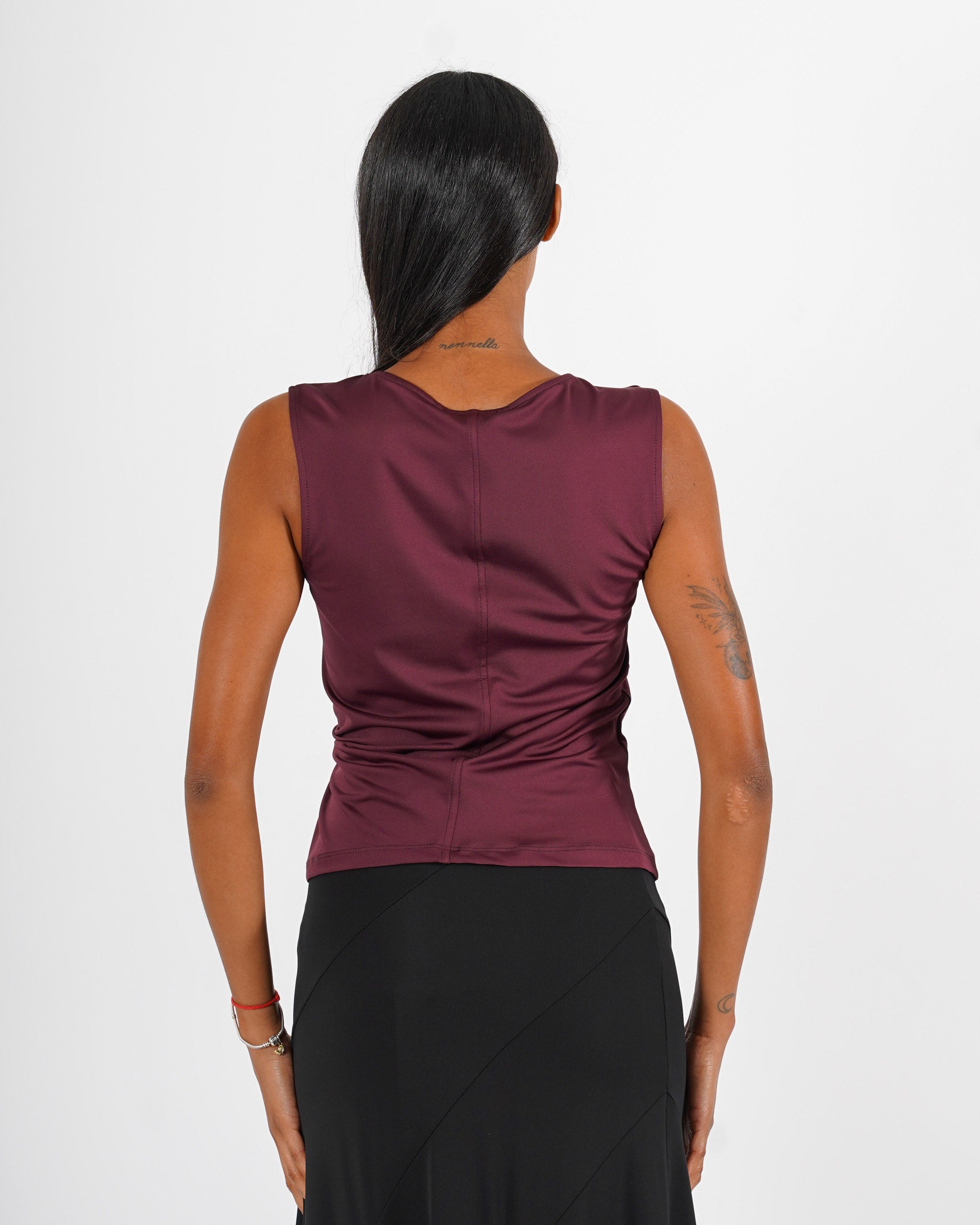 Blusa smanicata girocollo in tessuto fluido - Mocciosa