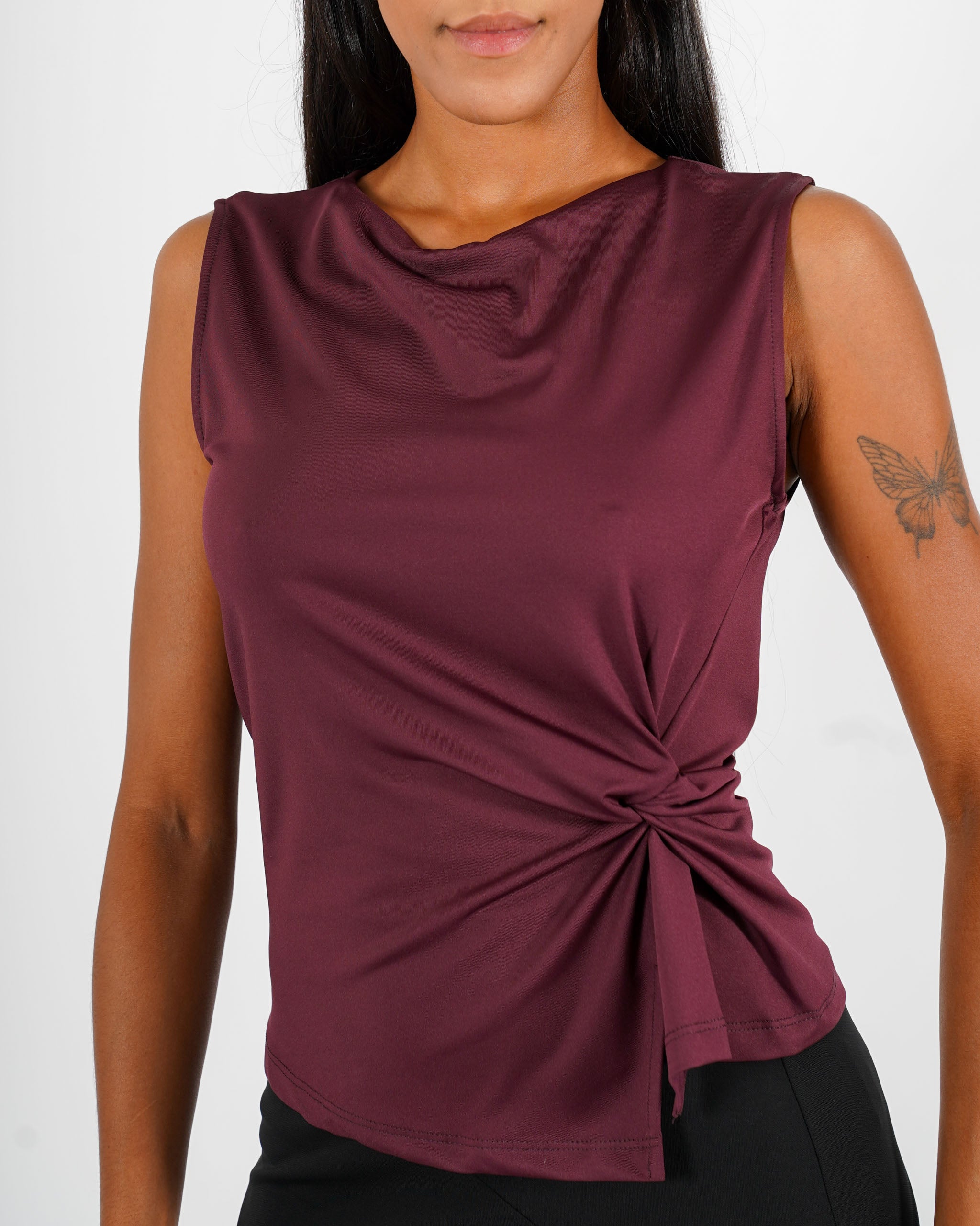 Blusa smanicata girocollo in tessuto fluido - Mocciosa