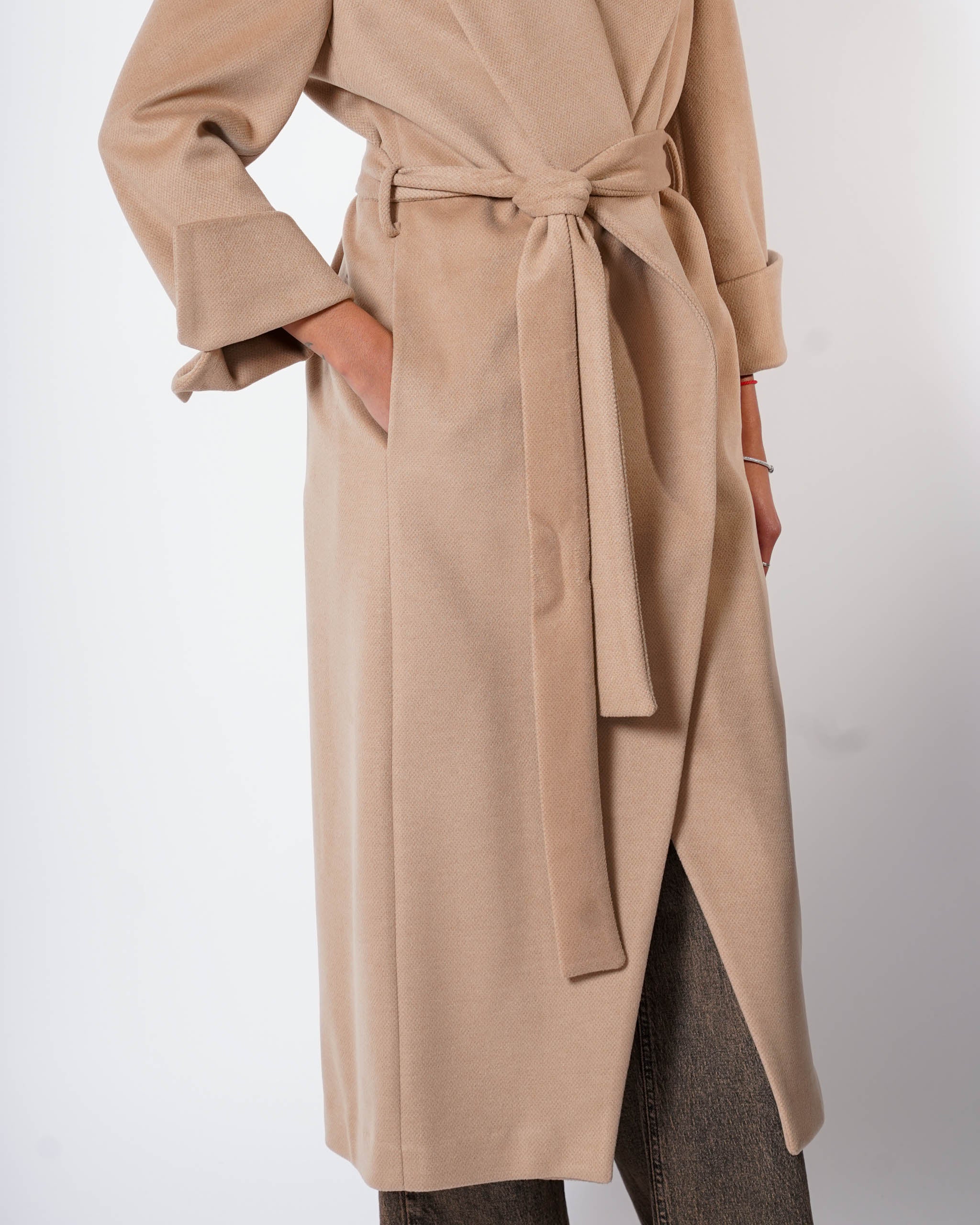 Cappotto lungo con cintura rimovibile con spacco sui polsi- Miranda