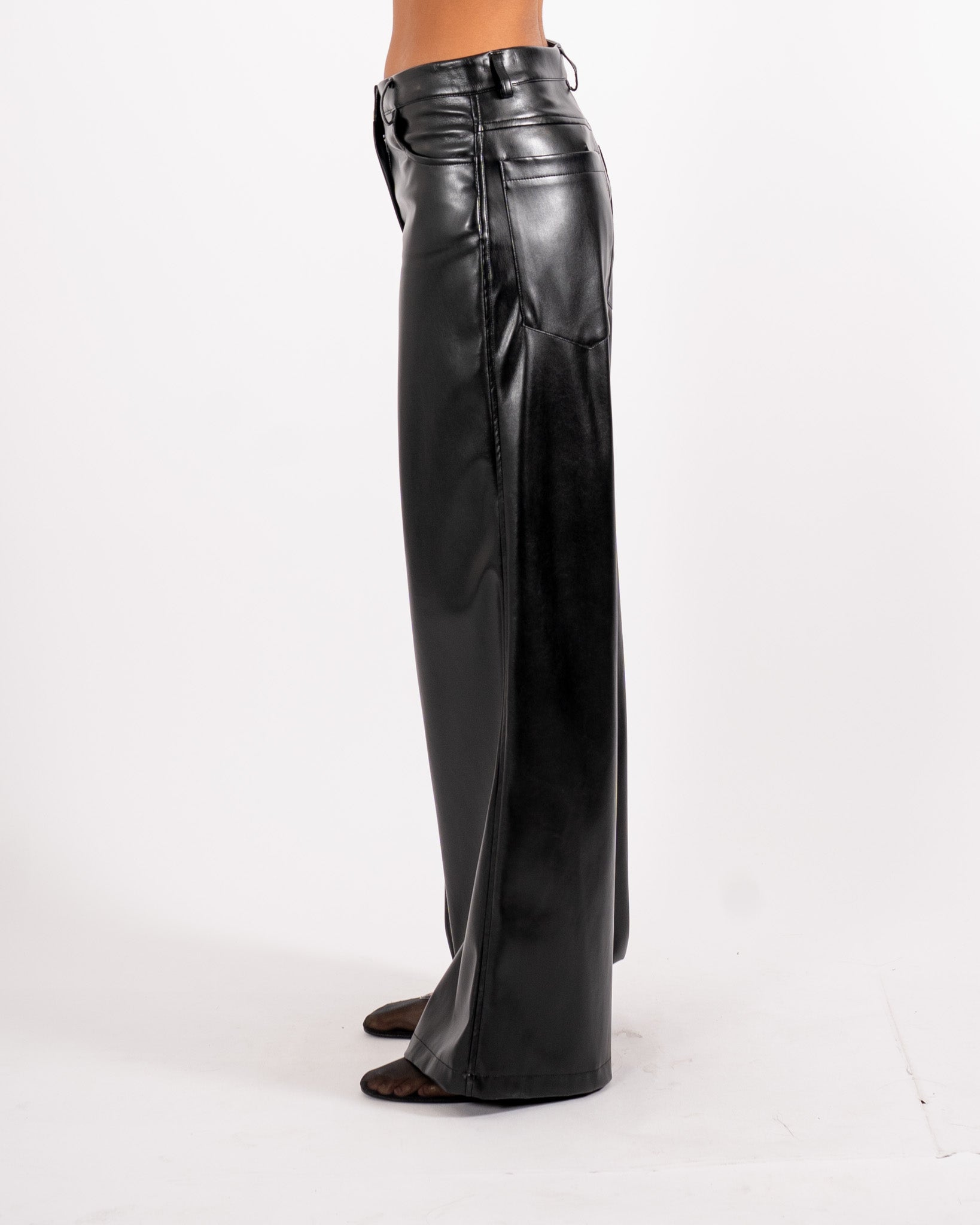 Pantaloni regular fit in ecopelle - Monotona