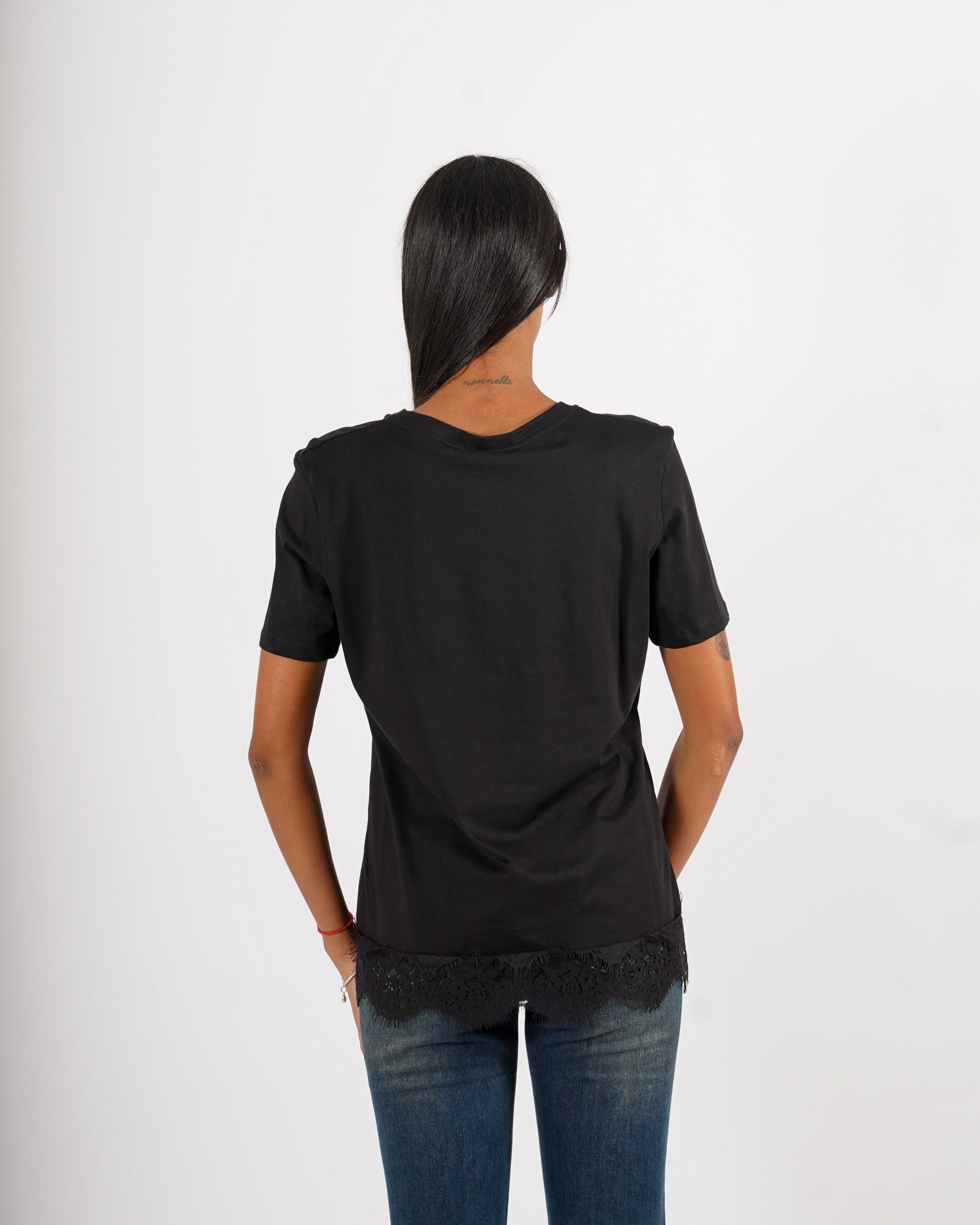 Shirt girocollo con profilo in pizzo macramè - Jabalia