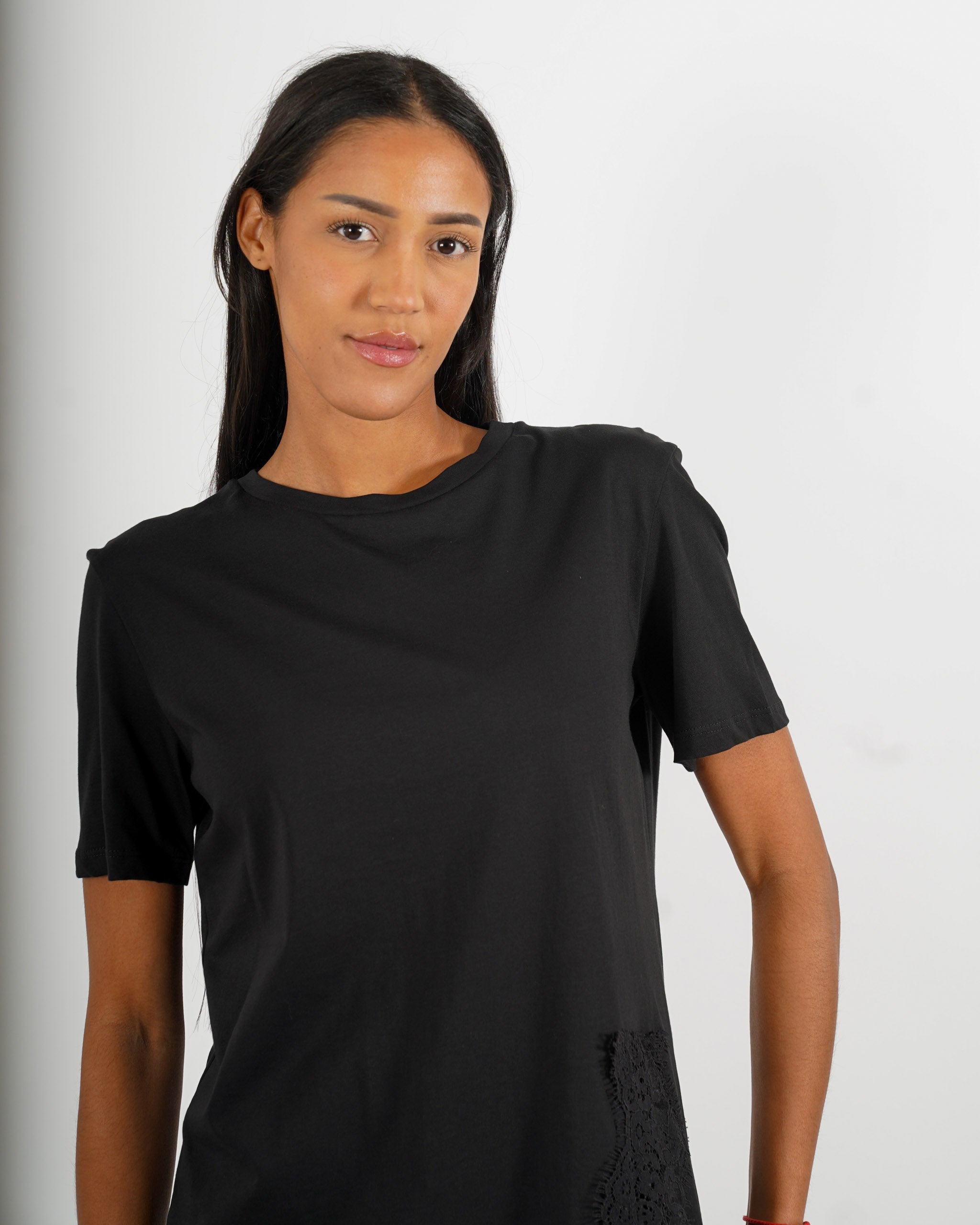 Shirt girocollo con profilo in pizzo macramè - Jabalia