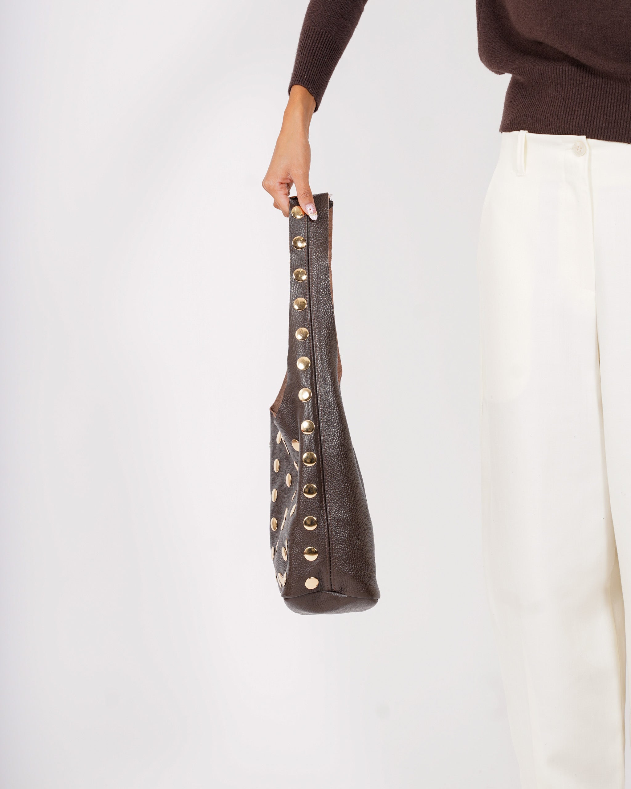 Borsa secchiello con accessori dorati - Drona