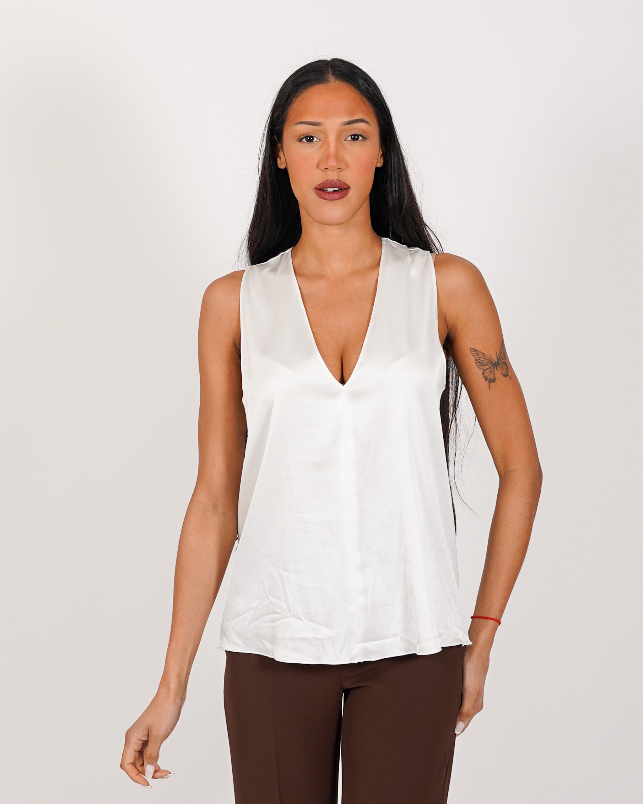 Blusa smanicata scollo a v in raso - Pausini