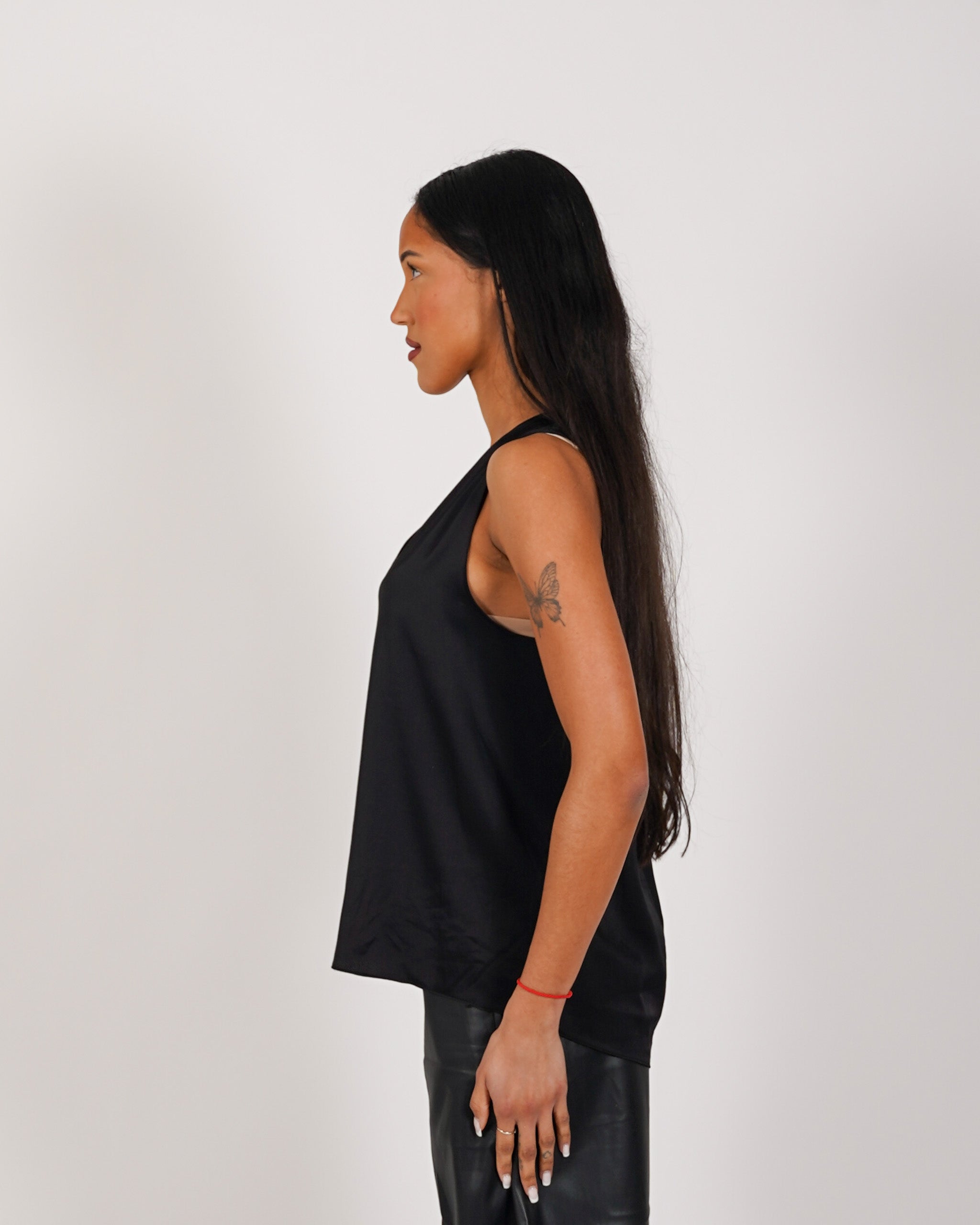 Blusa smanicata scollo a v in raso - Pausini
