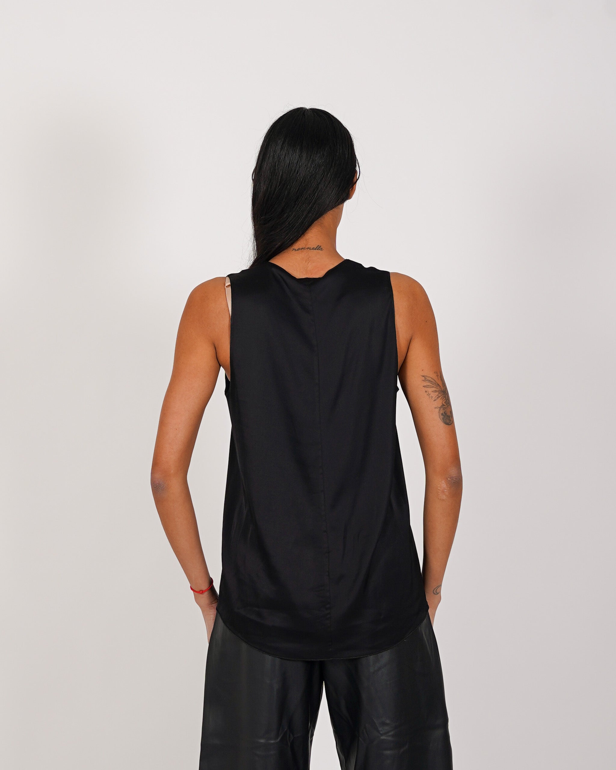 Blusa smanicata scollo a v in raso - Pausini