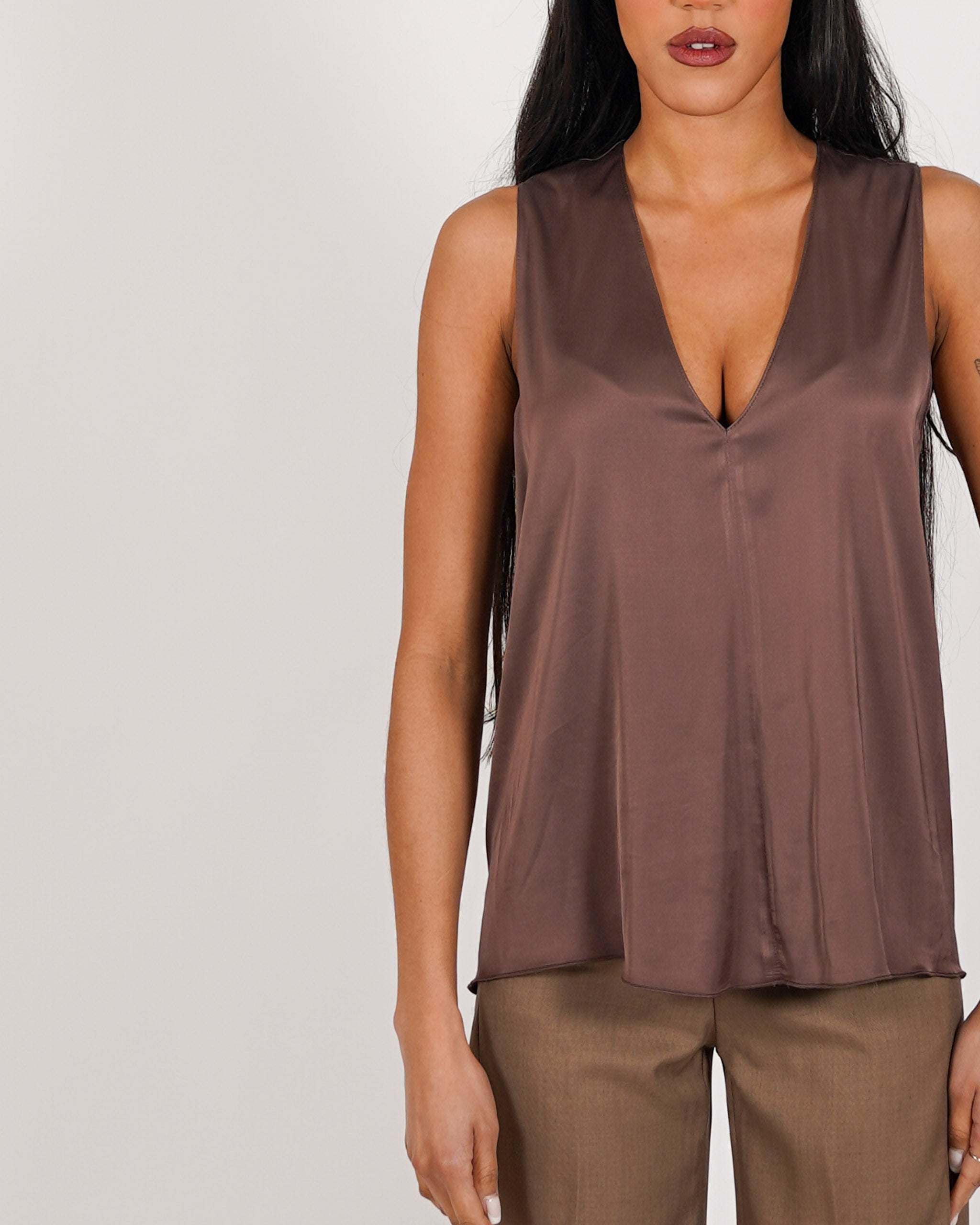 Blusa smanicata scollo a v in raso - Pausini