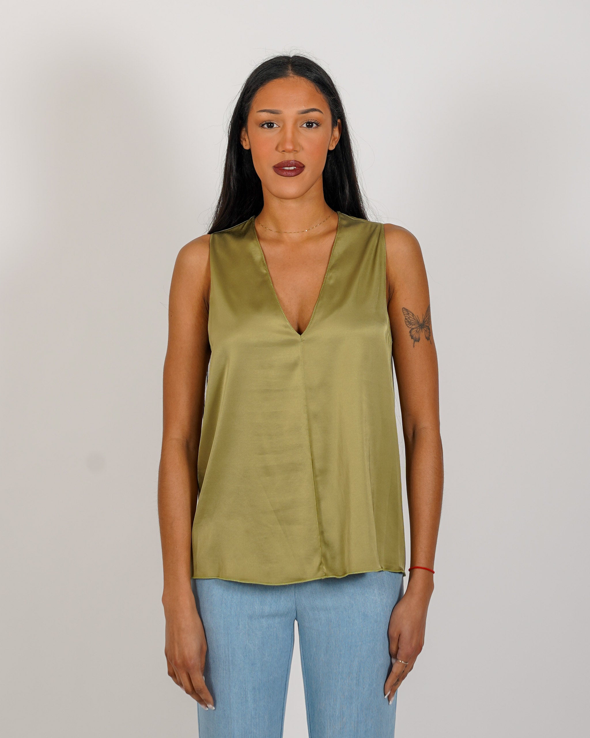 Blusa smanicata scollo a v in raso - Pausini