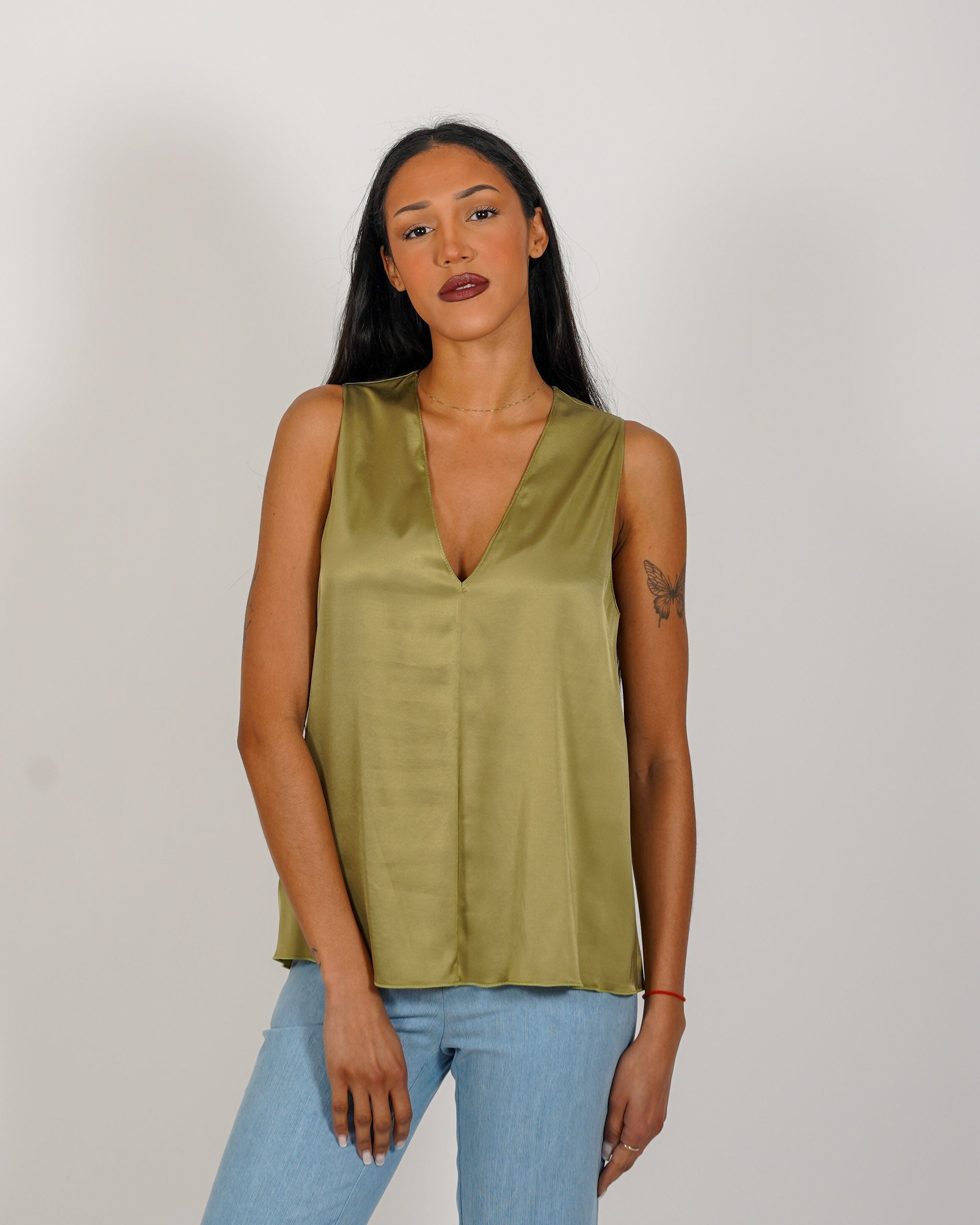 Blusa smanicata scollo a v in raso - Pausini