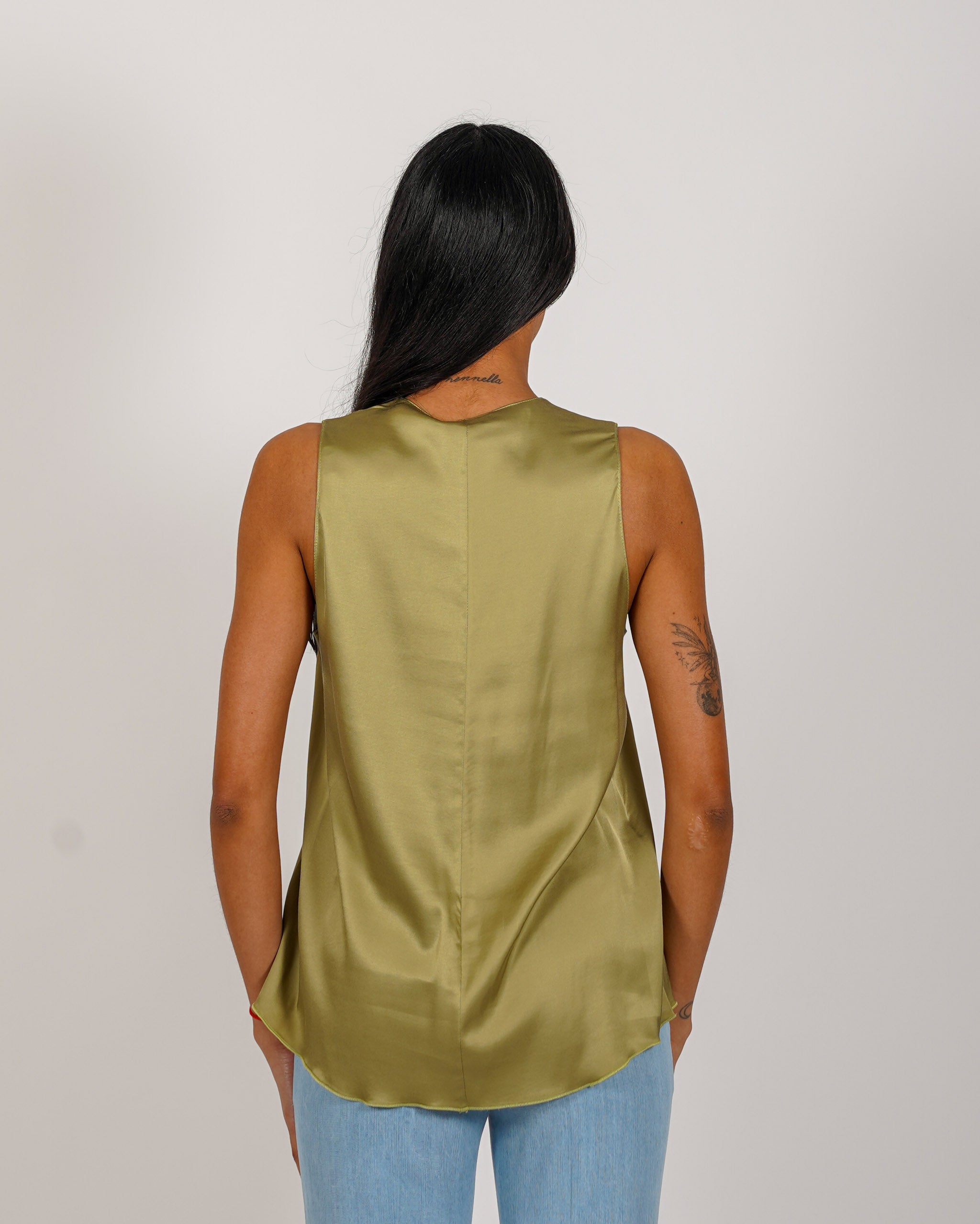 Blusa smanicata scollo a v in raso - Pausini