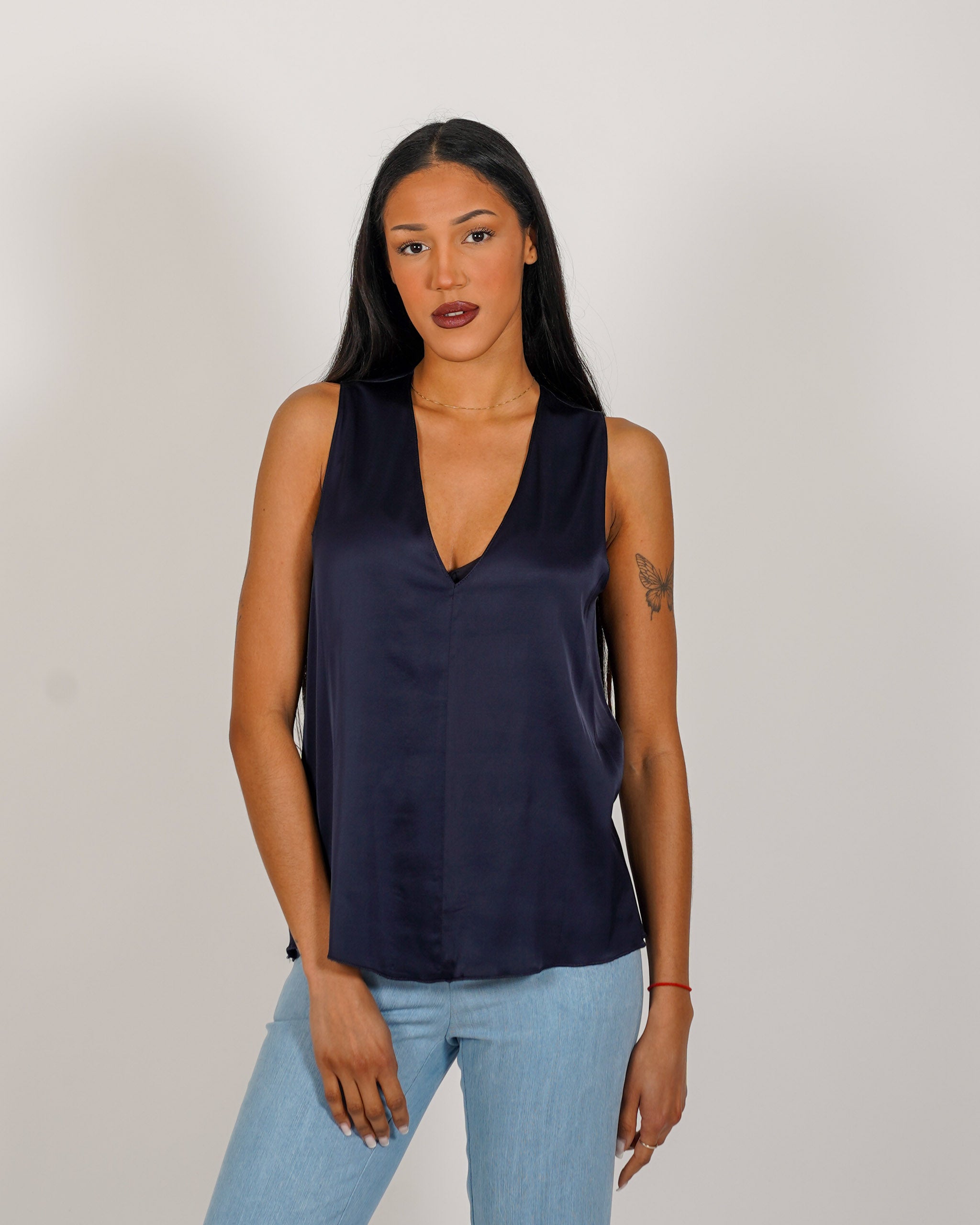 Blusa smanicata scollo a v in raso - Pausini