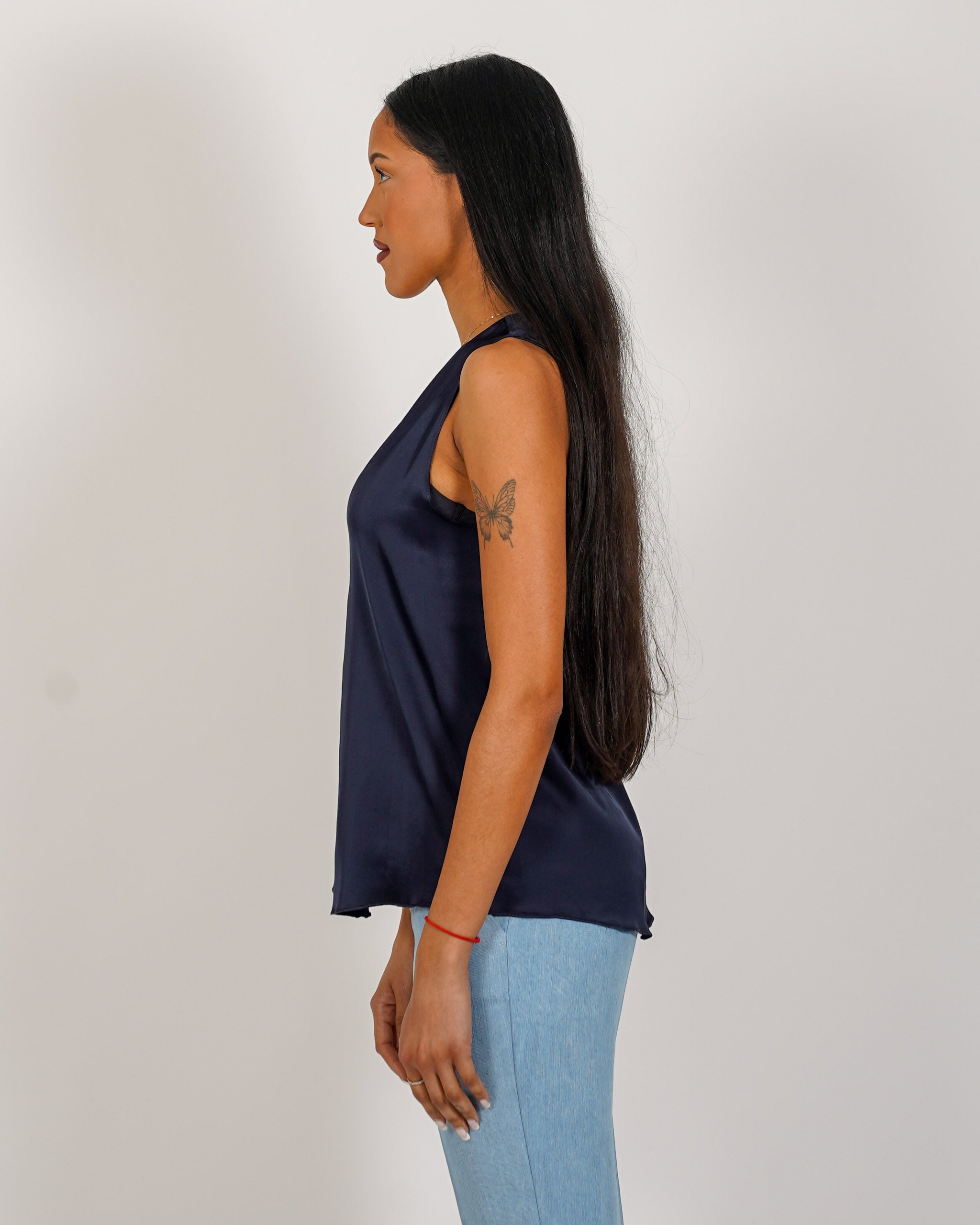 Blusa smanicata scollo a v in raso - Pausini