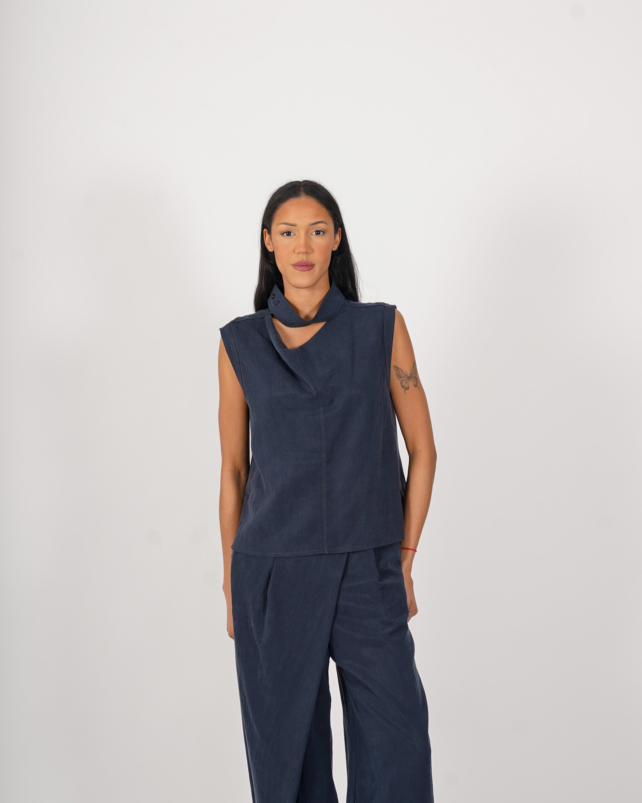 Blusa smanicata in tessuto fluido - Debbie