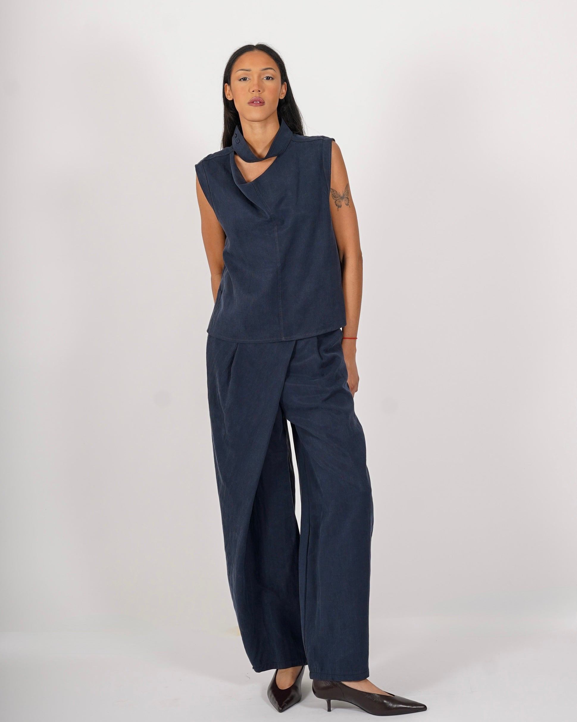 Blusa smanicata in tessuto fluido - Debbie