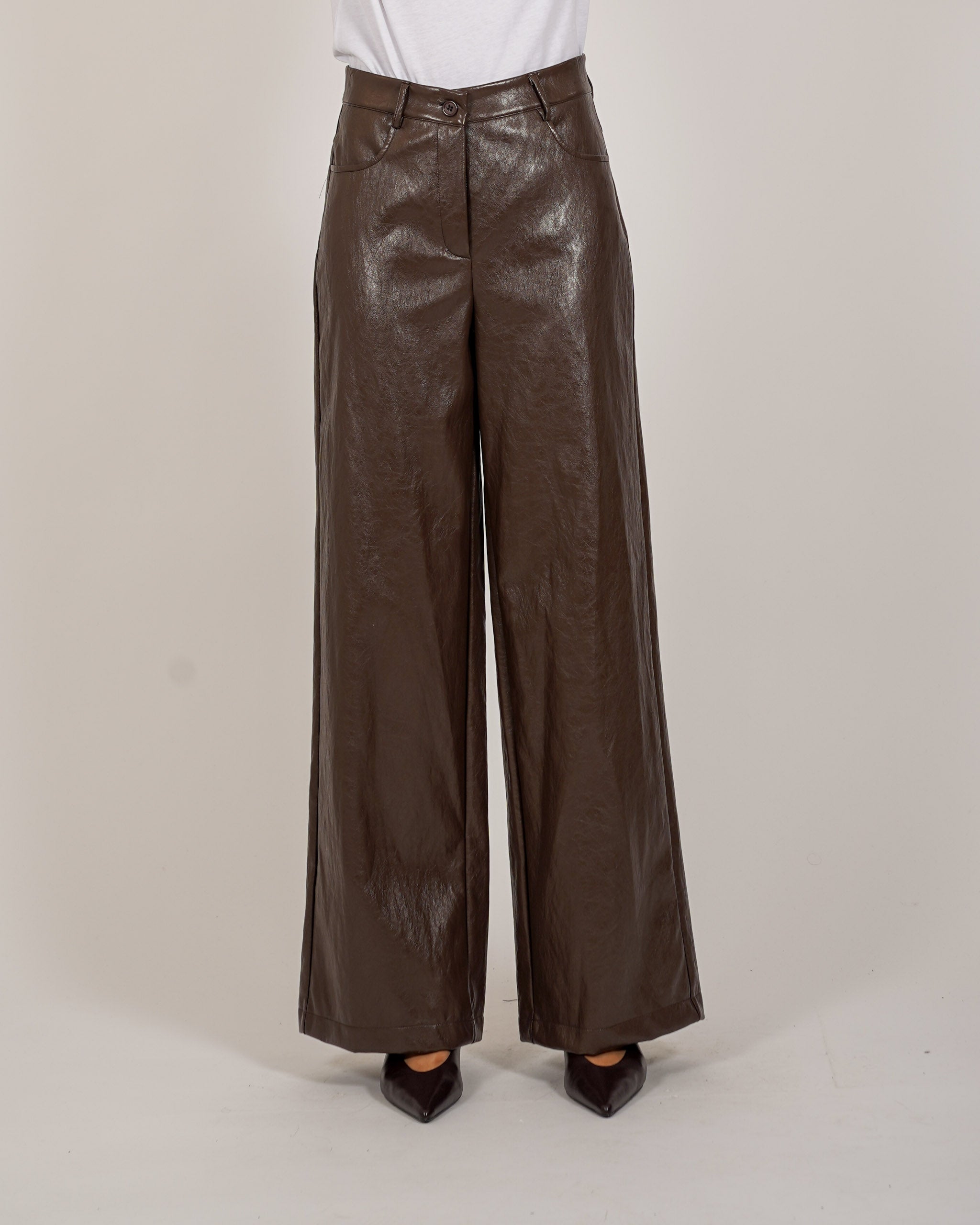 Pantaloni regular fit in ecopelle stropicciata - Monotona