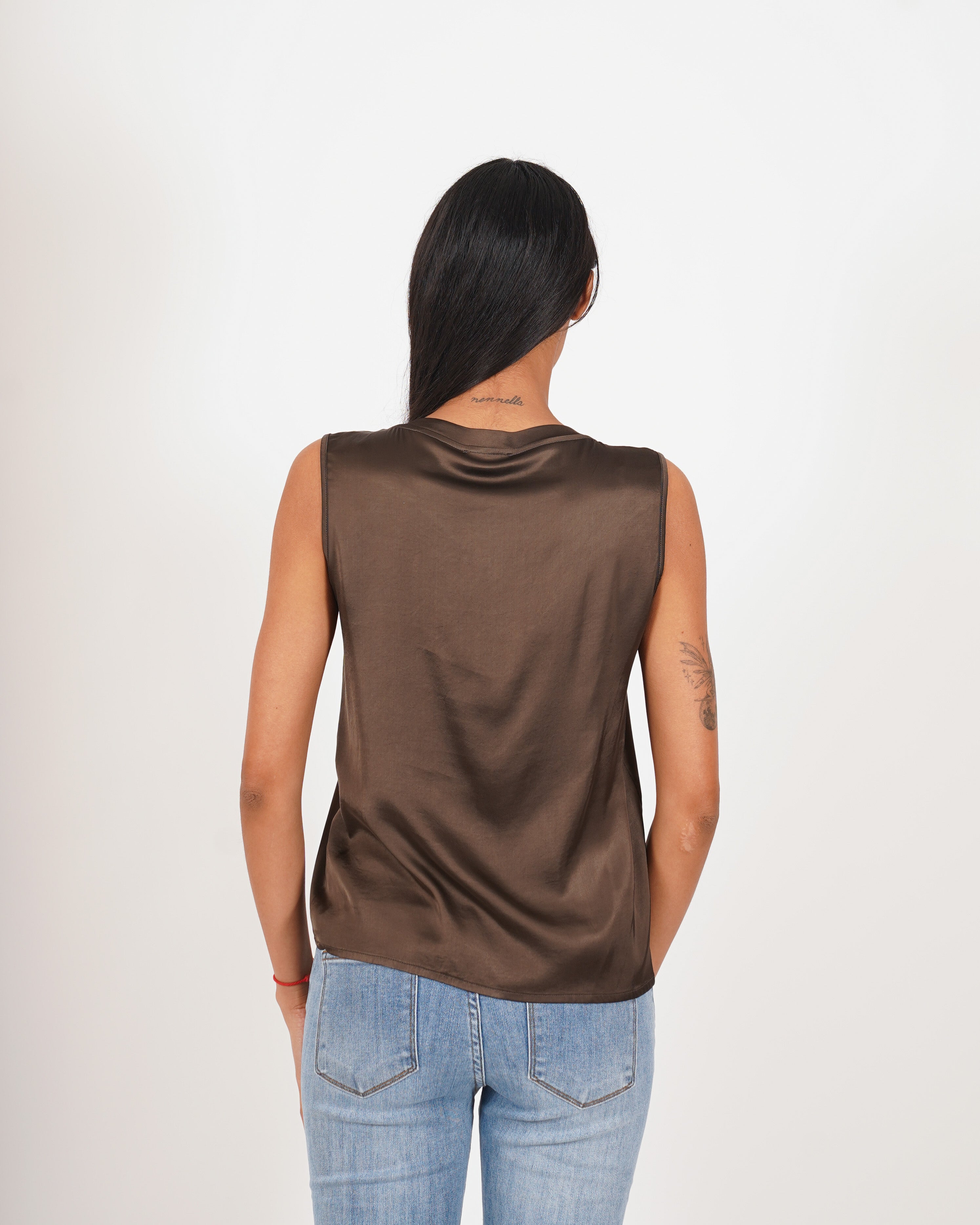 Blusa smanicata girocollo in raso - Giada