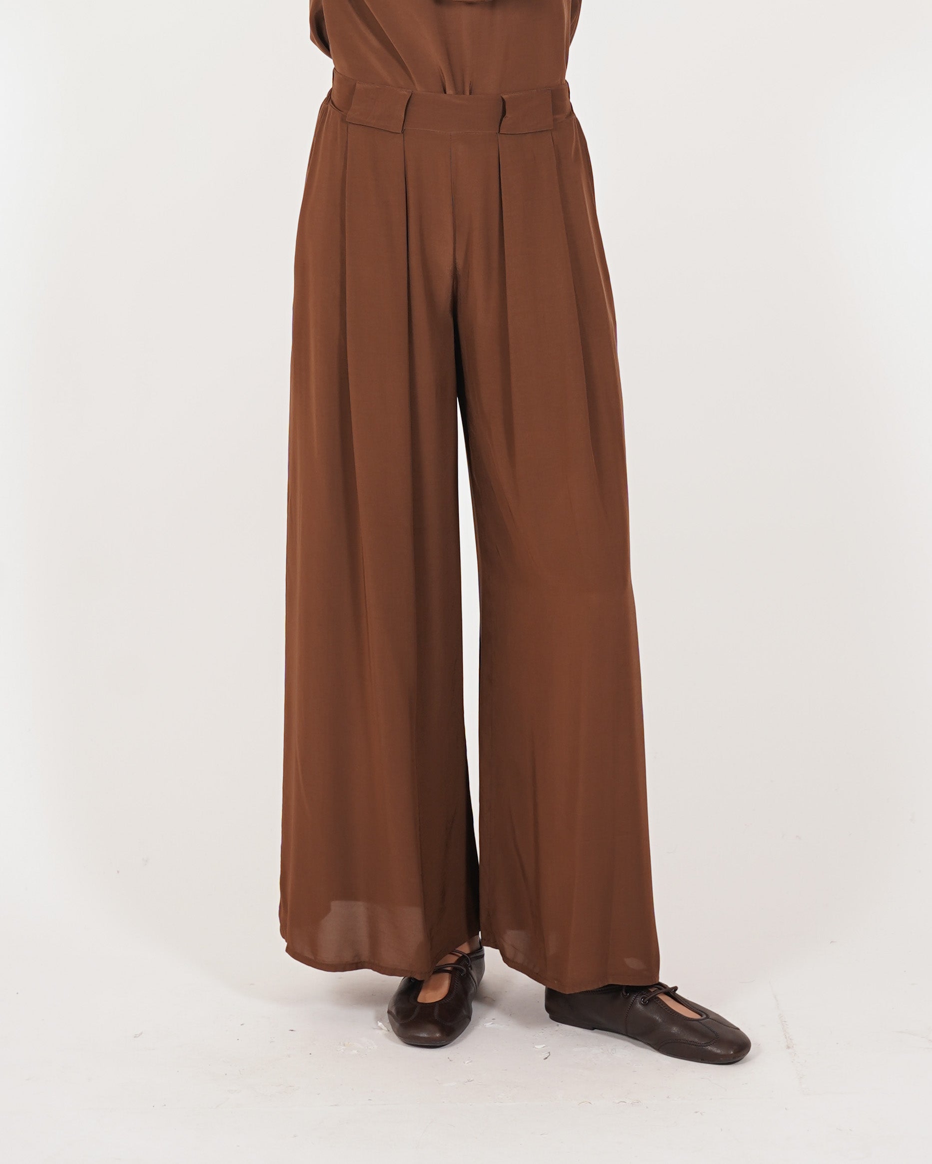 Pantaloni con baschina e gamba larga - Moderna